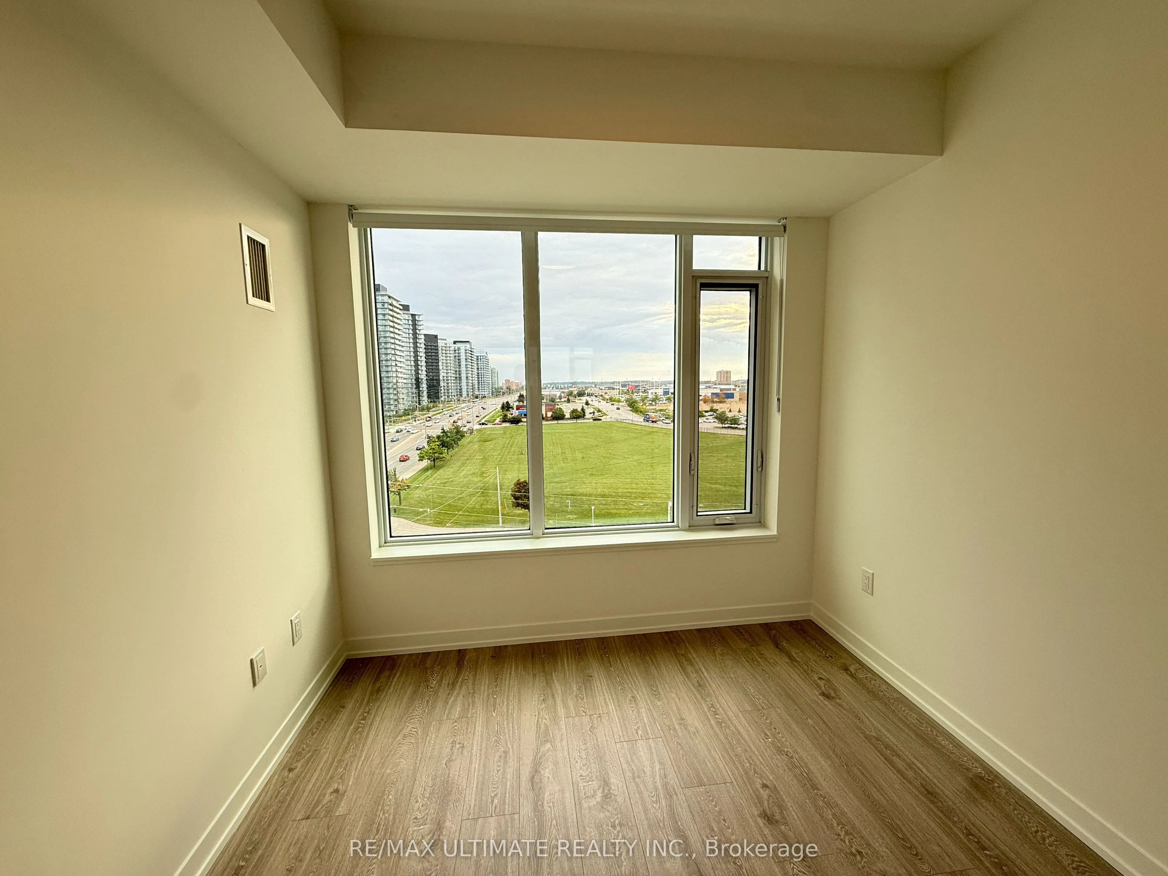 2485 Eglinton Avenue W, #820
