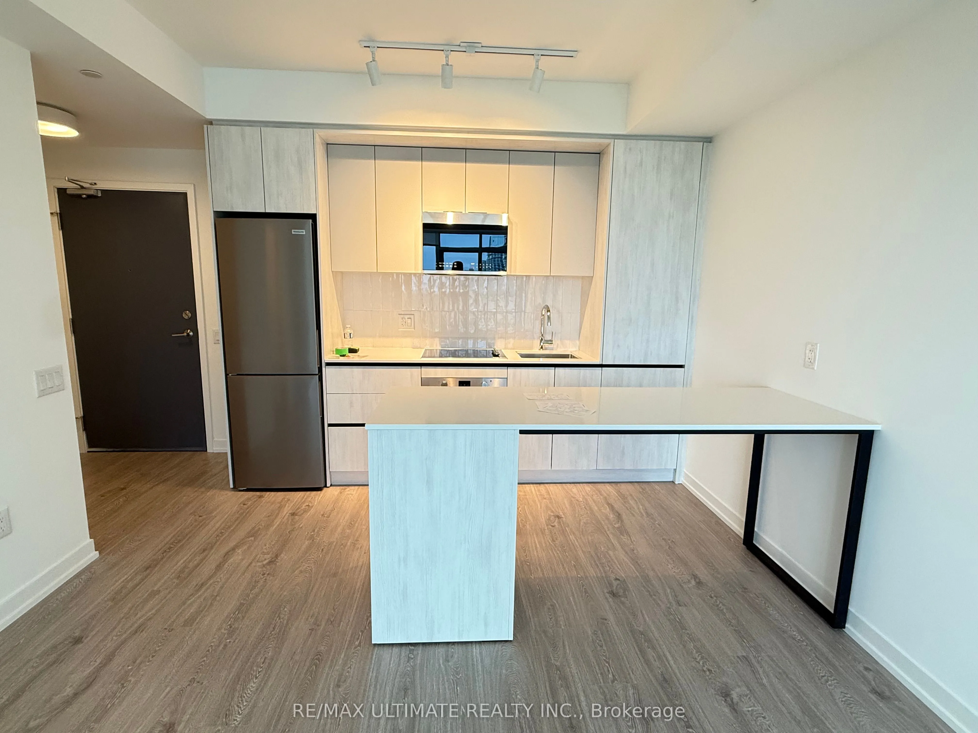 2485 Eglinton Avenue W, #820