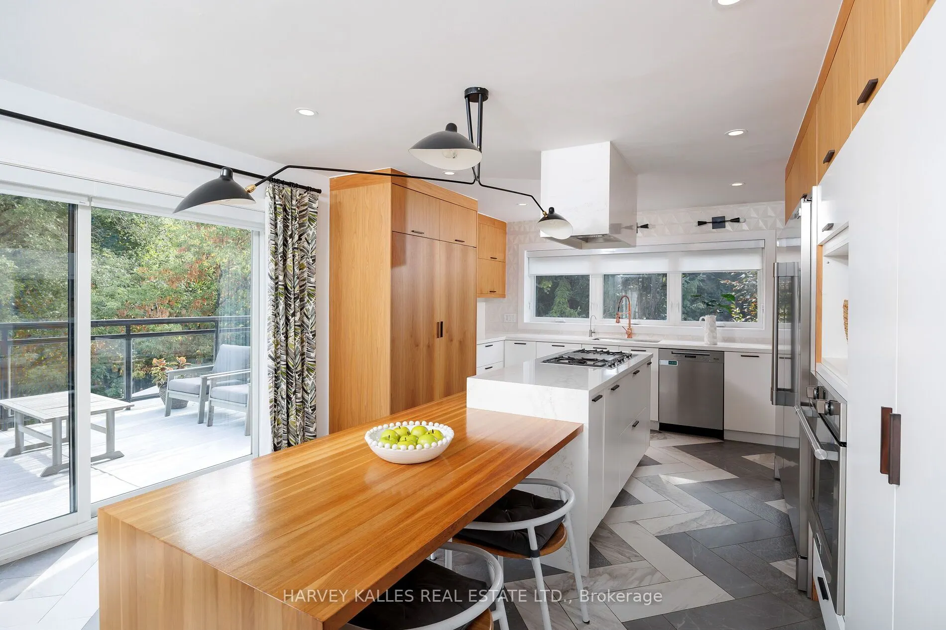 30 Neilor Crescent