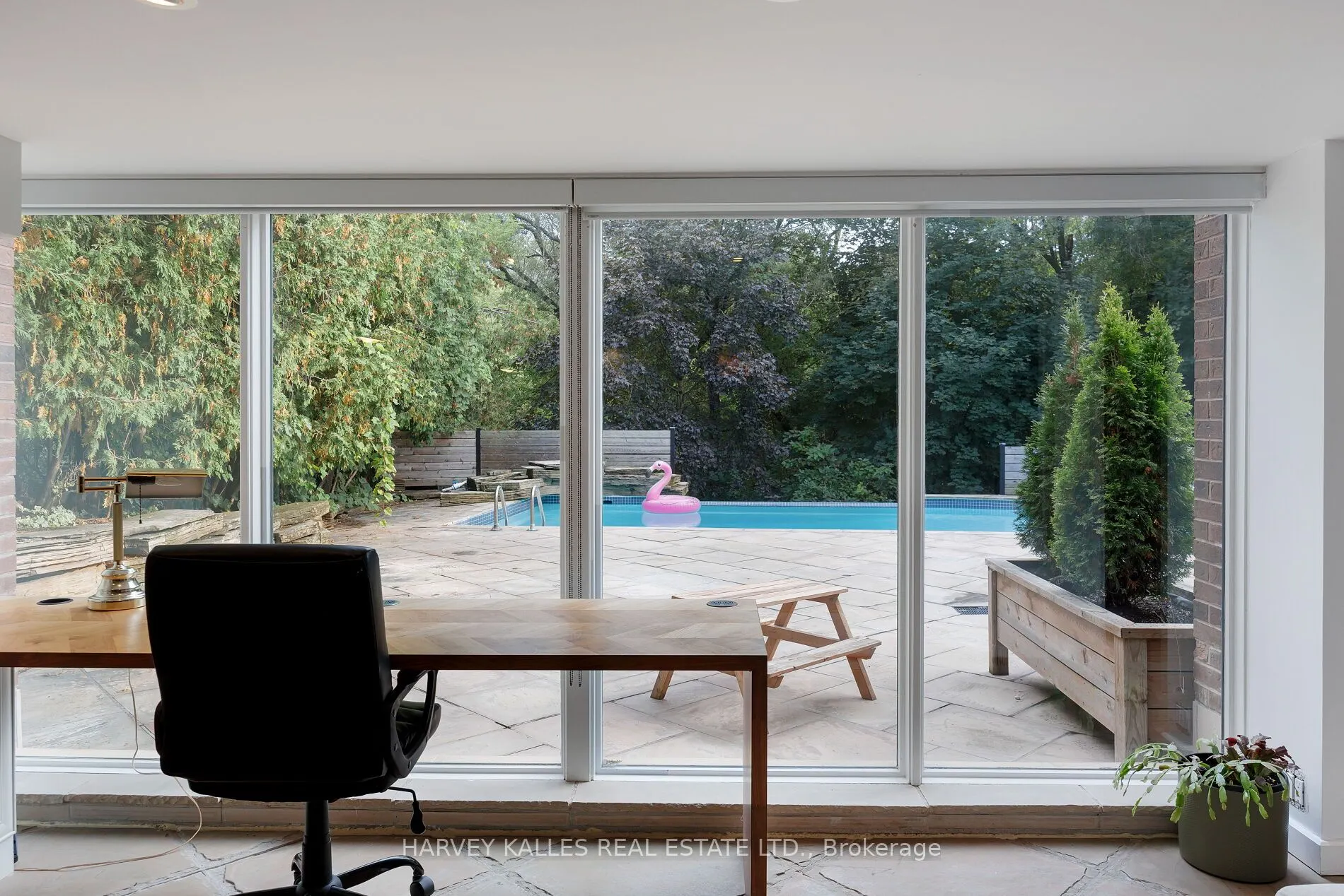 30 Neilor Crescent