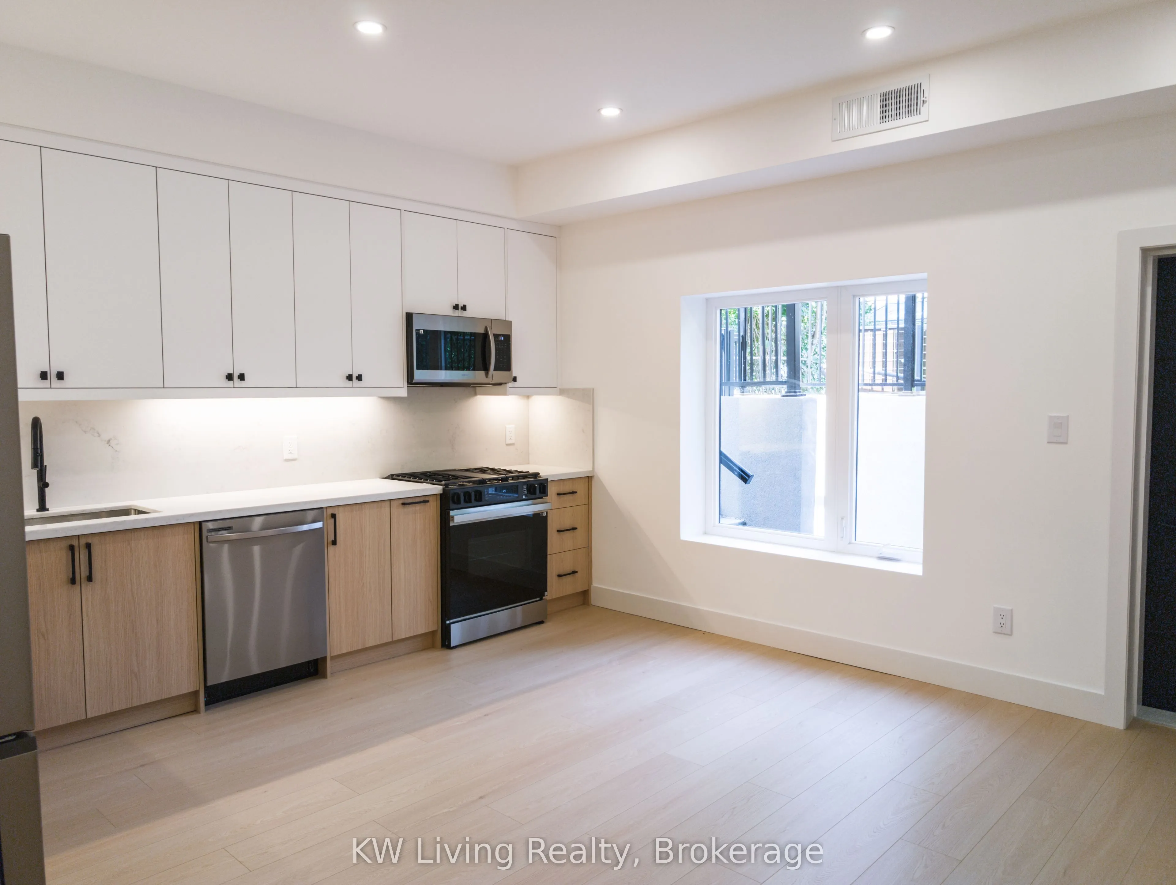 52 Vernon Street, #101