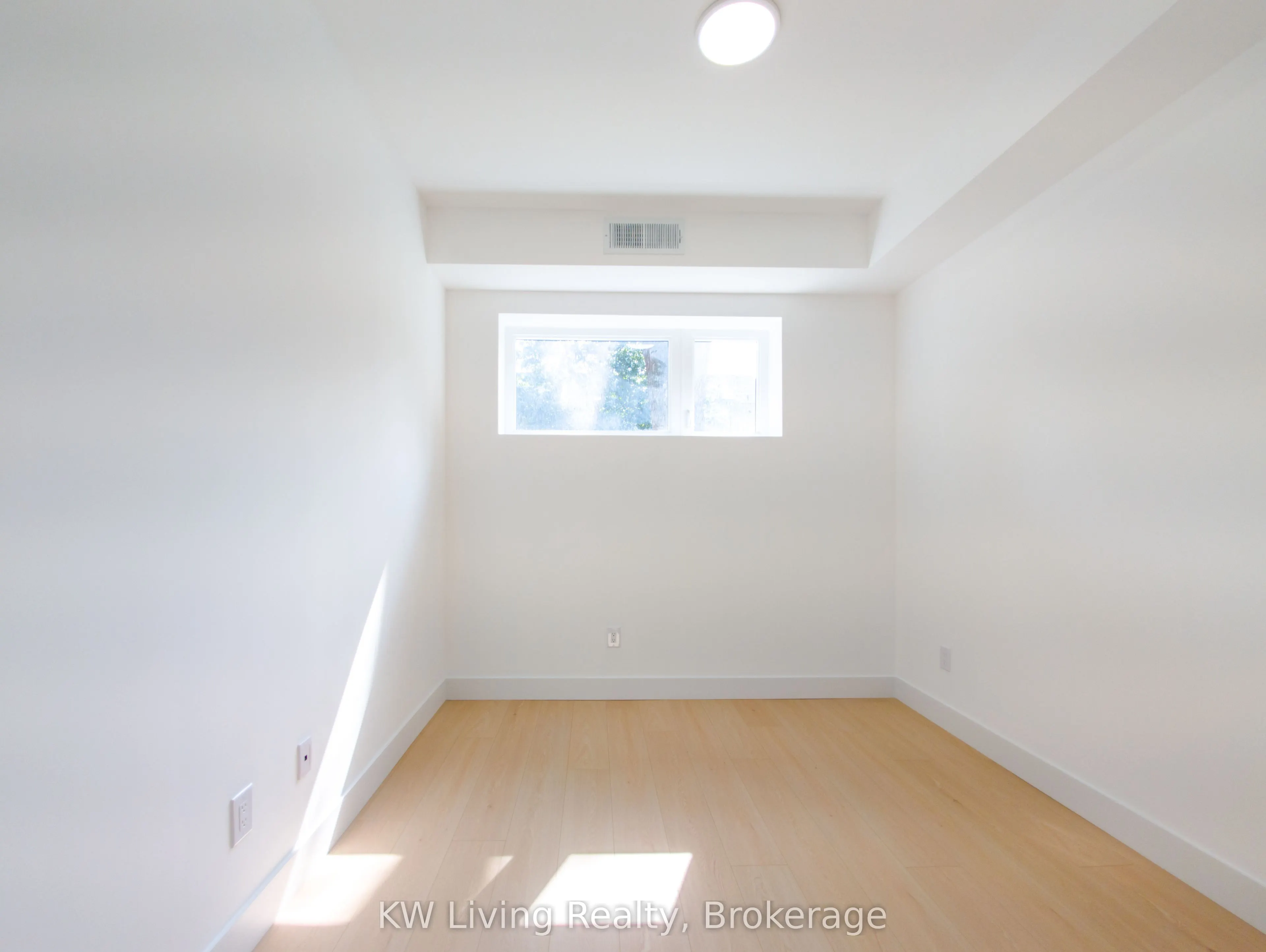 52 Vernon Street, #101