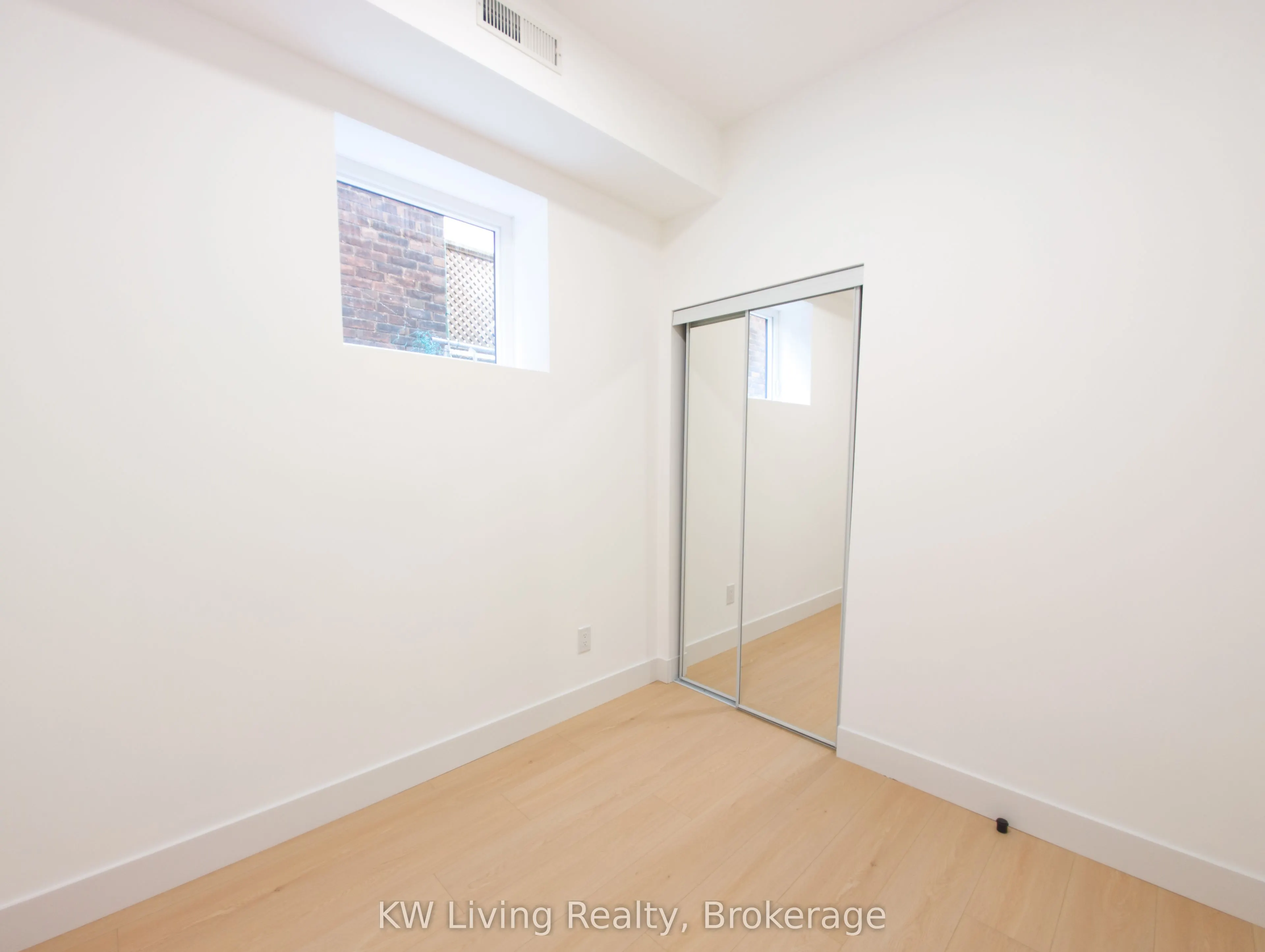 52 Vernon Street, #101