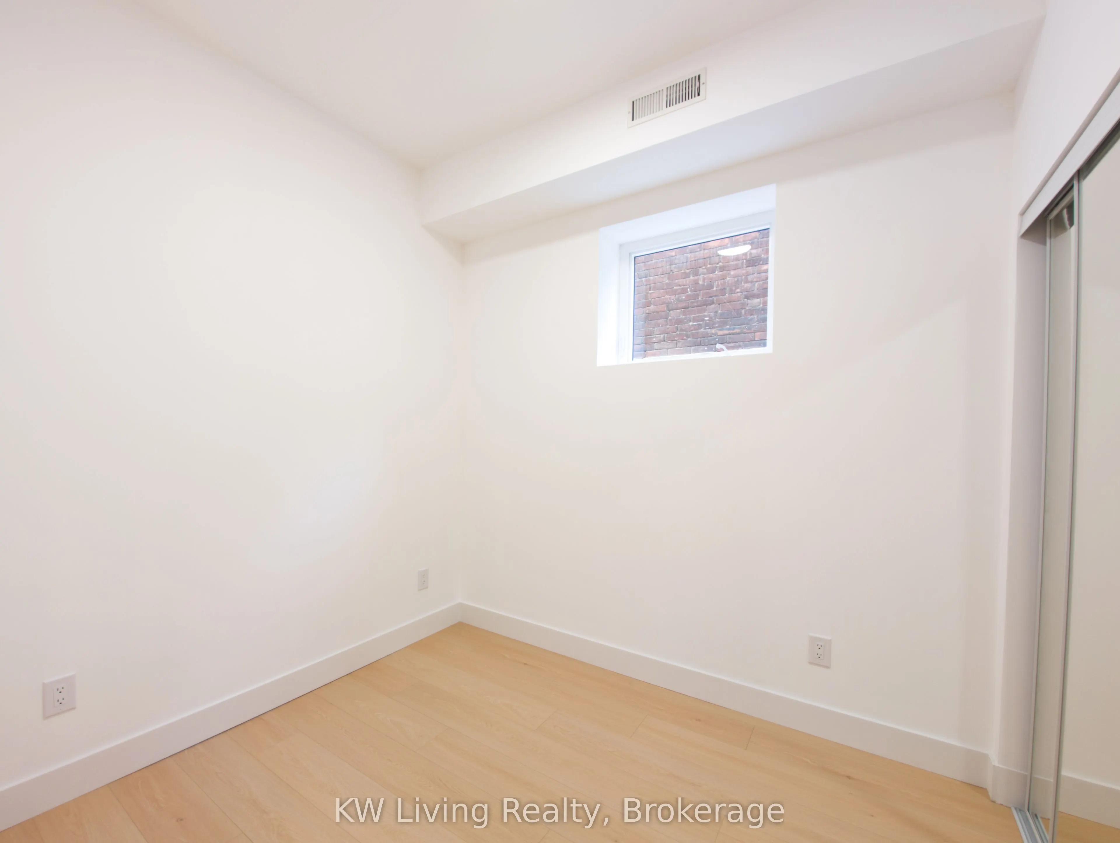 52 Vernon Street, #101