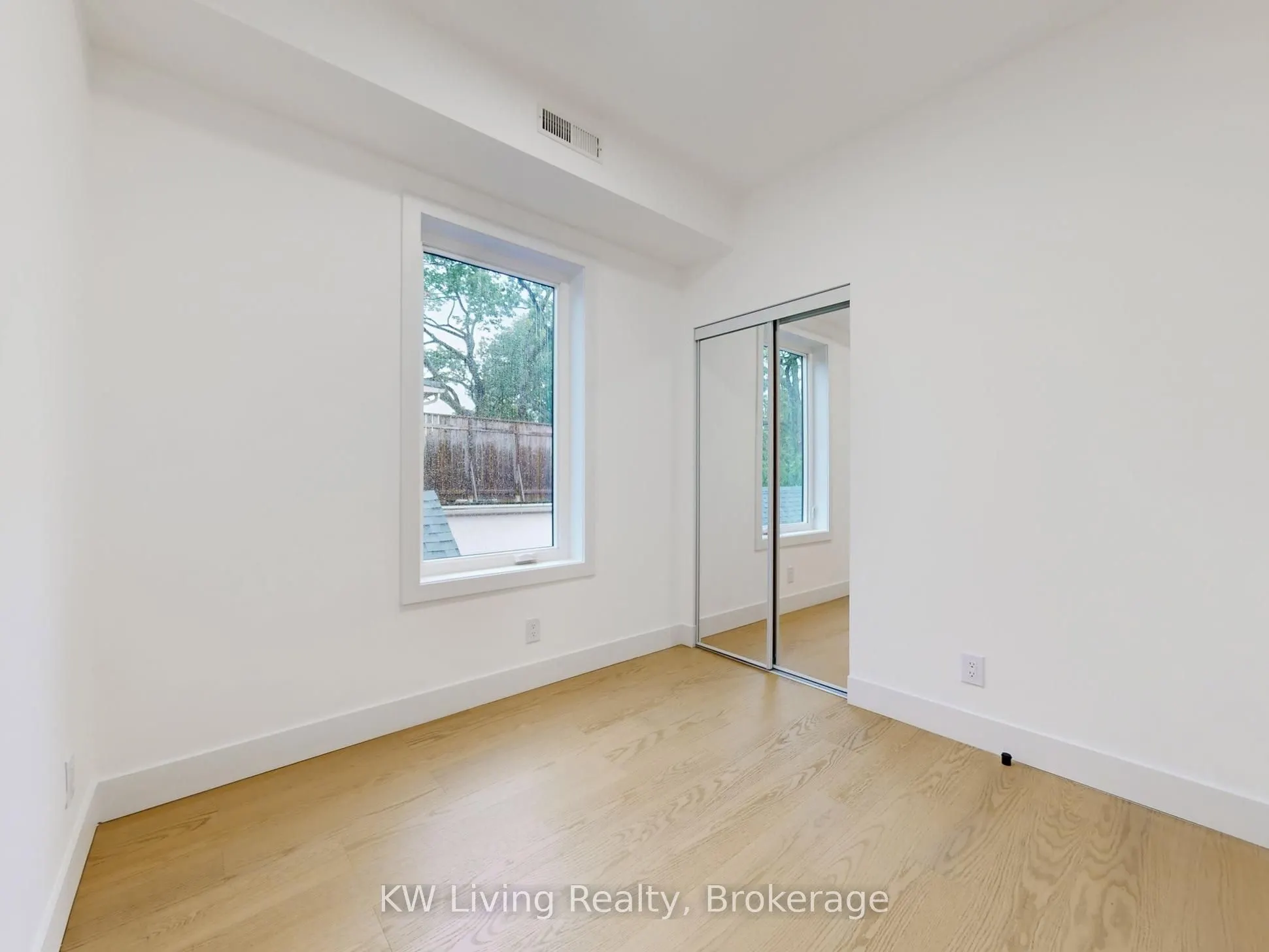 52 Vernon Street, #201