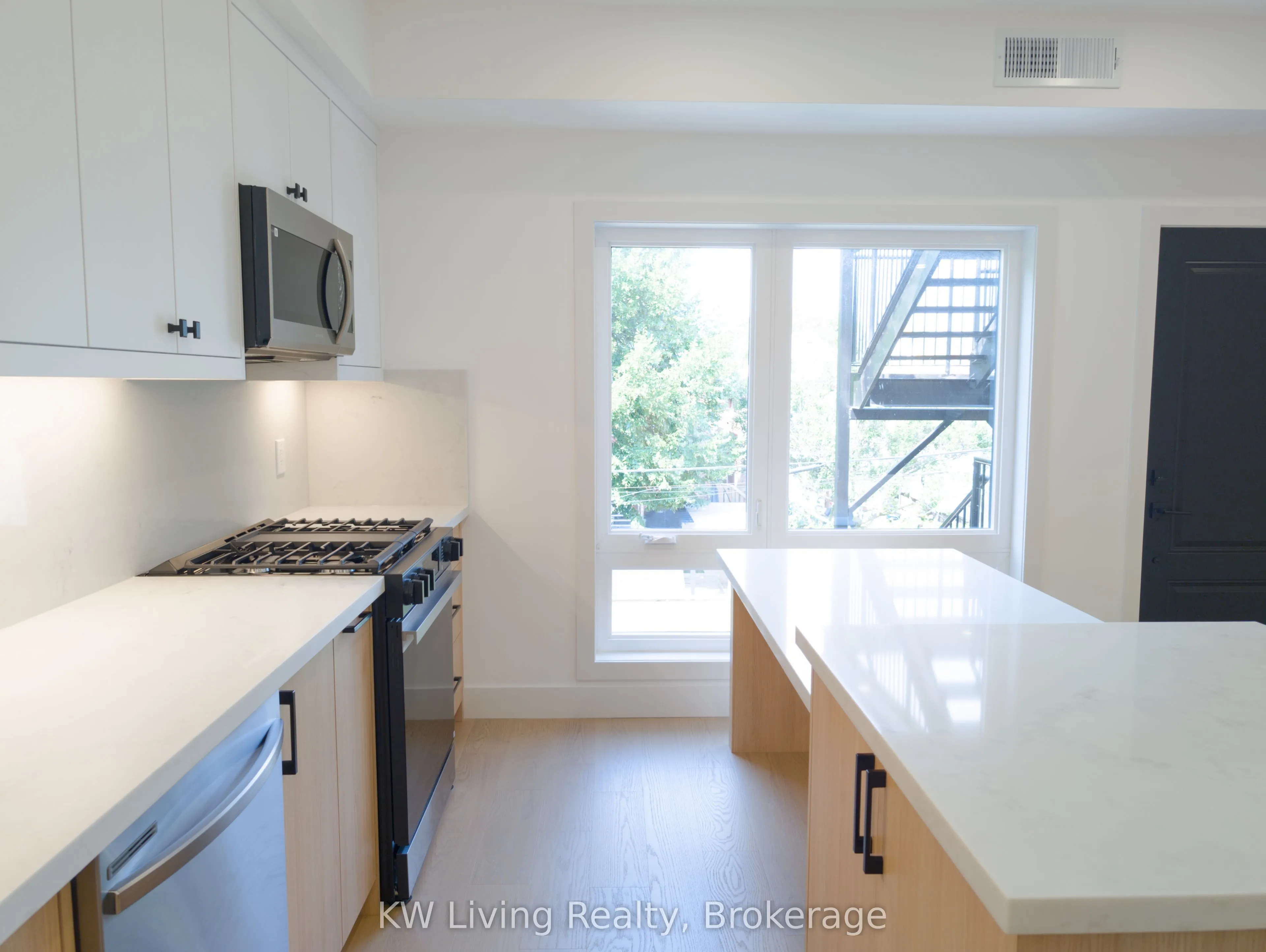 52 Vernon Street, #201