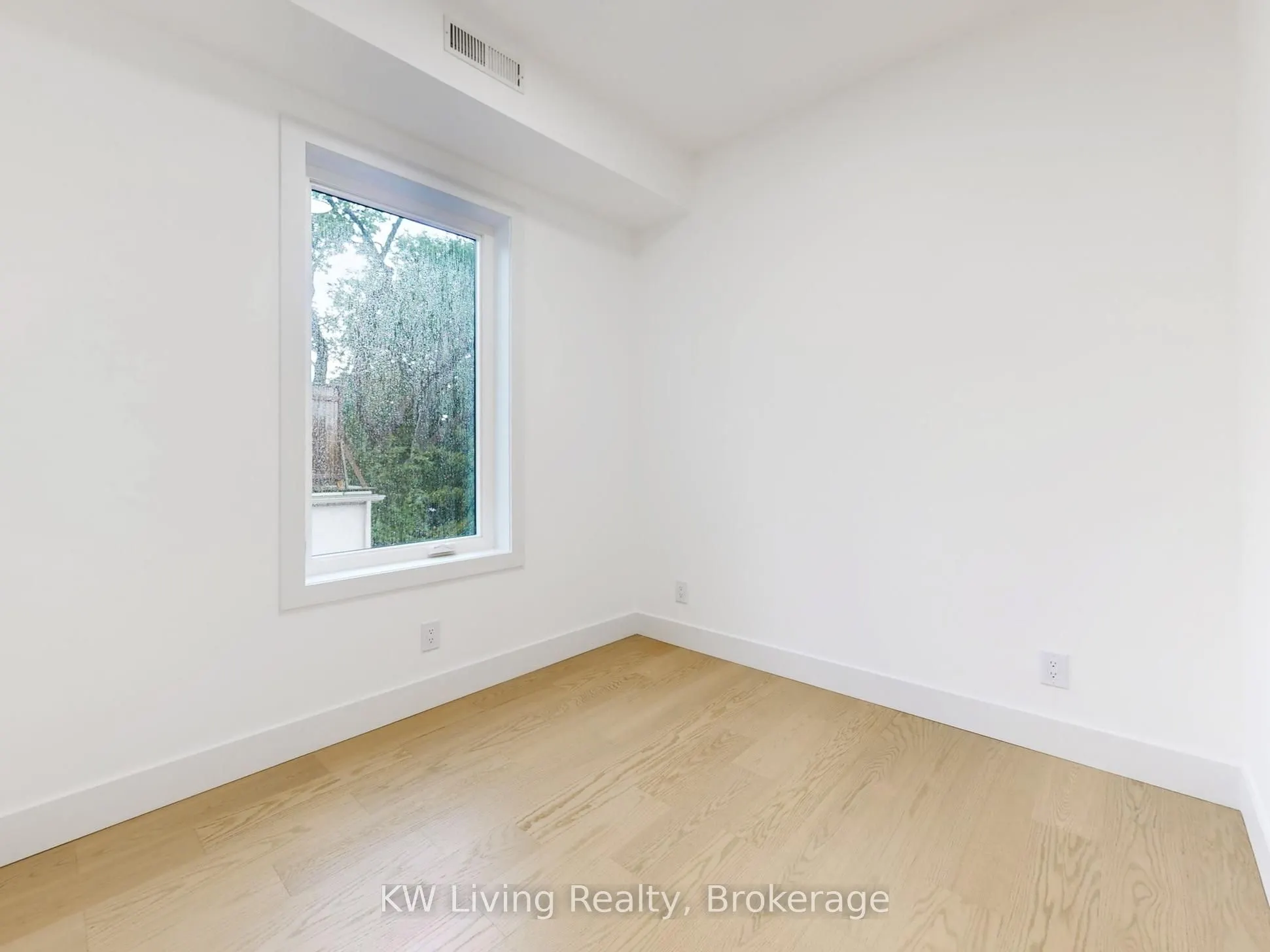 52 Vernon Street, #201