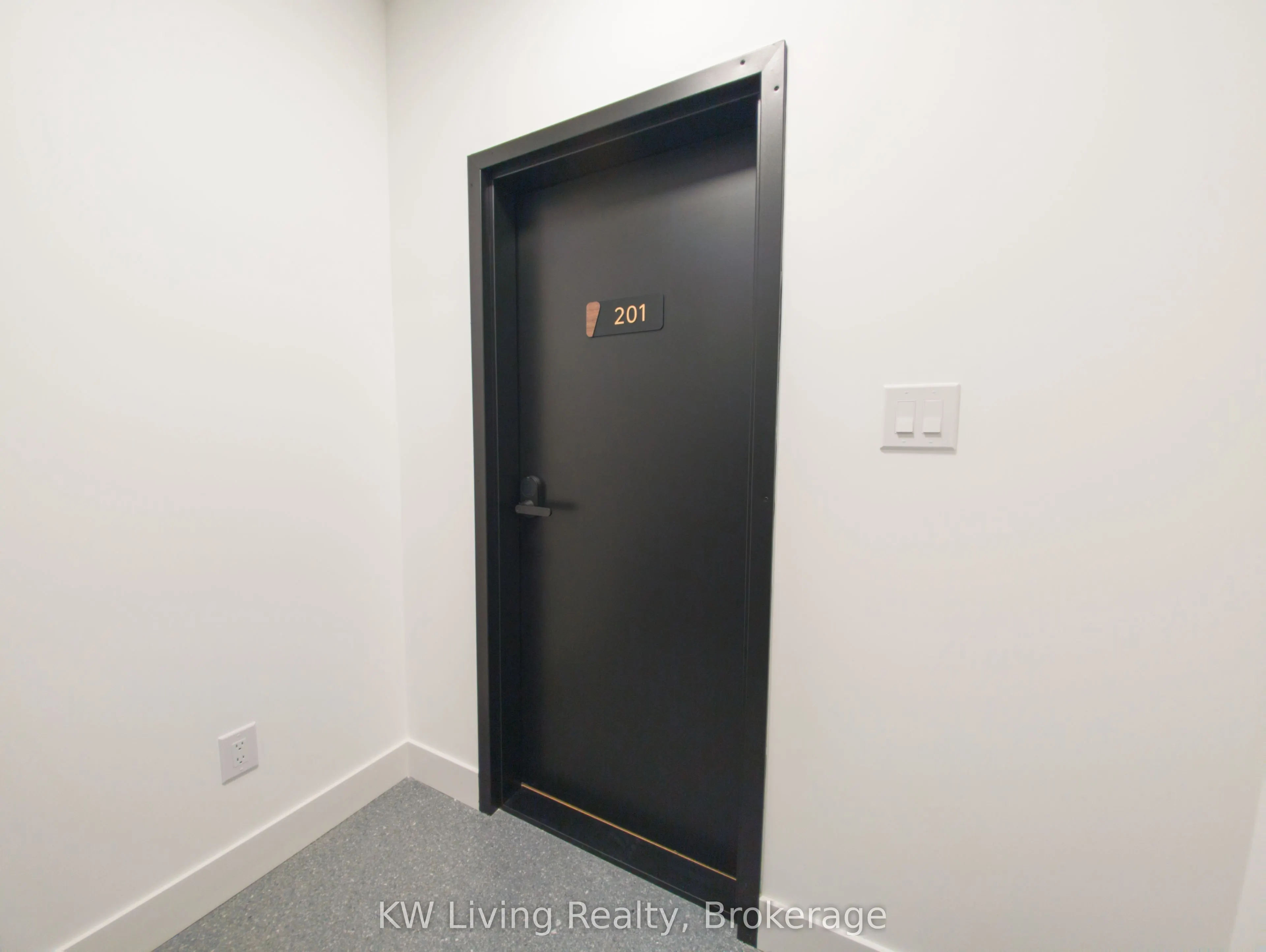 52 Vernon Street, #201