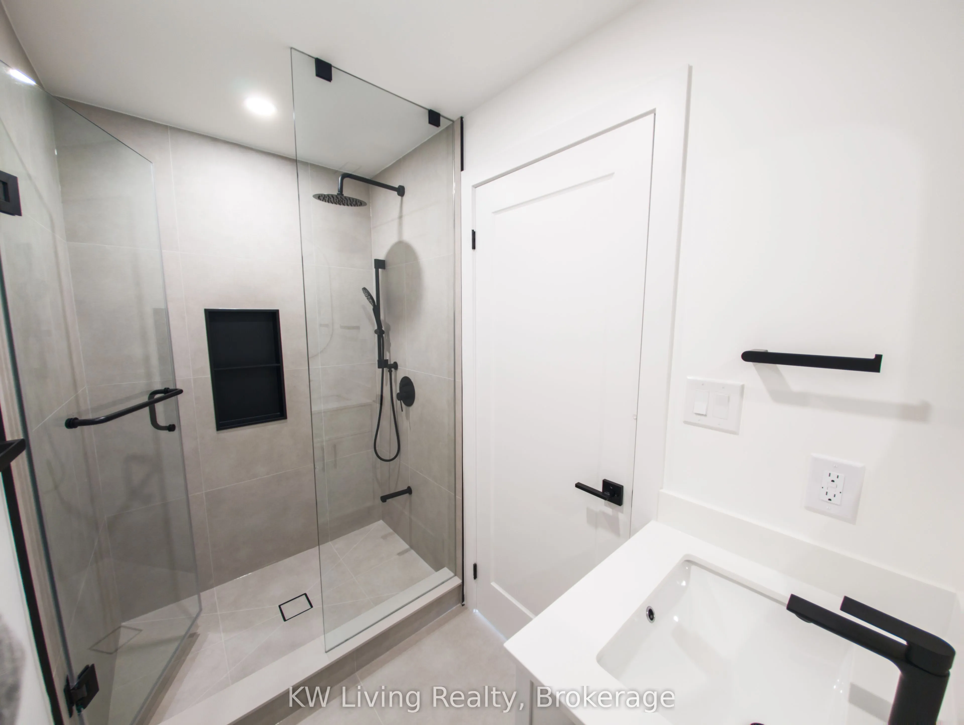 52 Vernon Street, #201