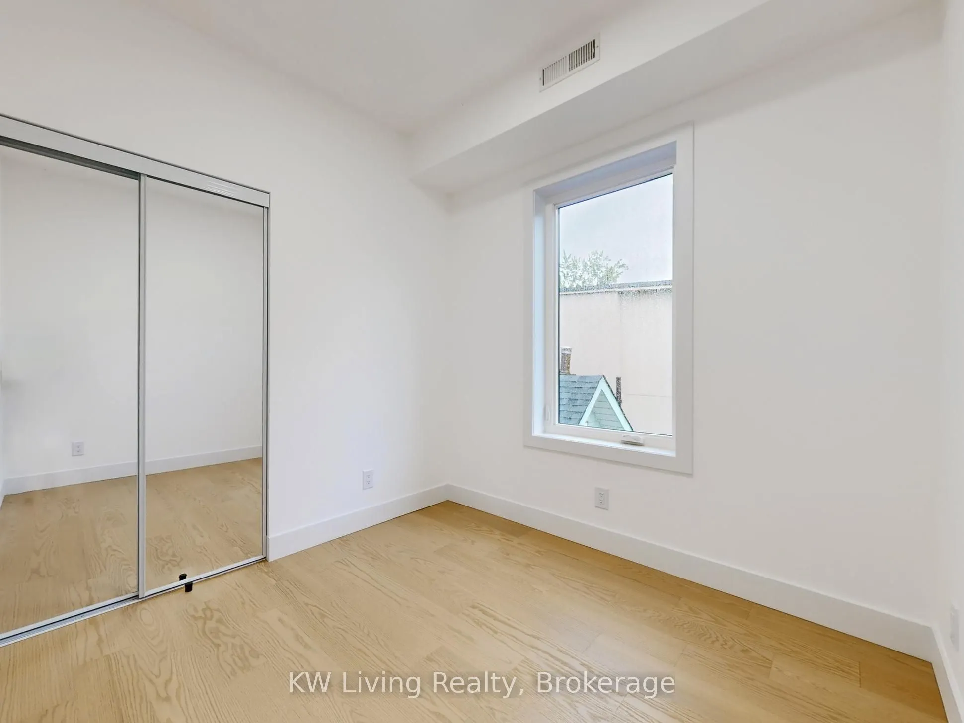 52 Vernon Street, #201
