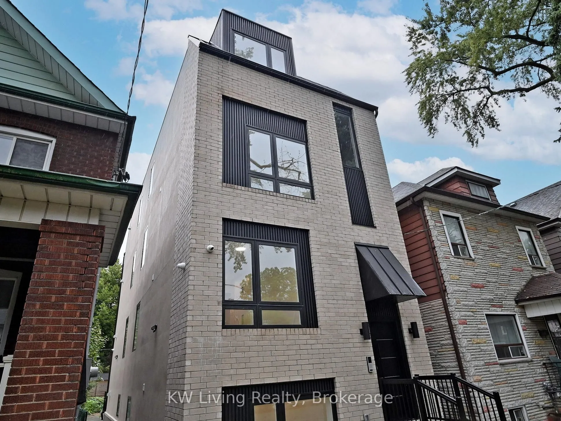 52 Vernon Street, #201