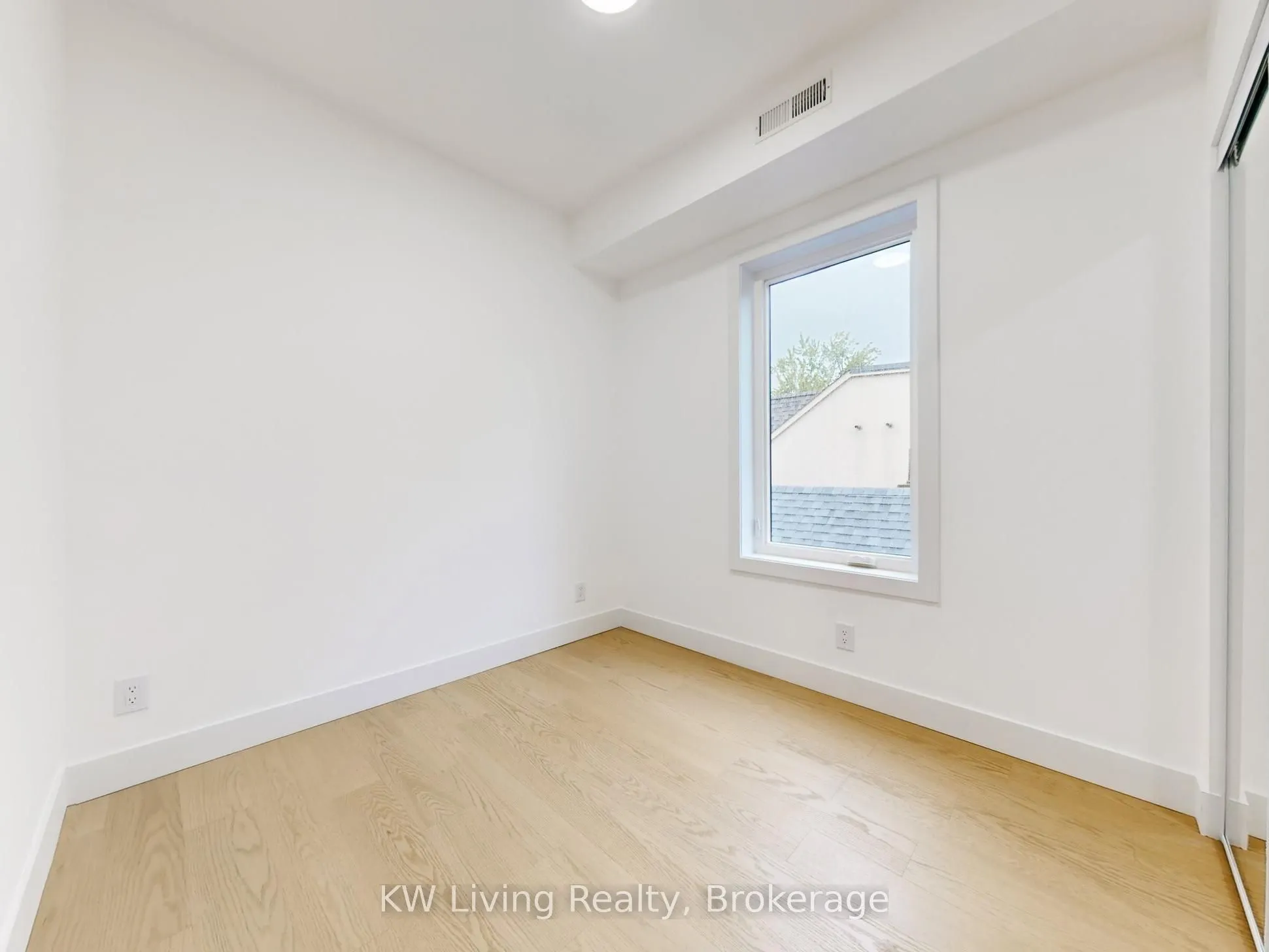 52 Vernon Street, #201