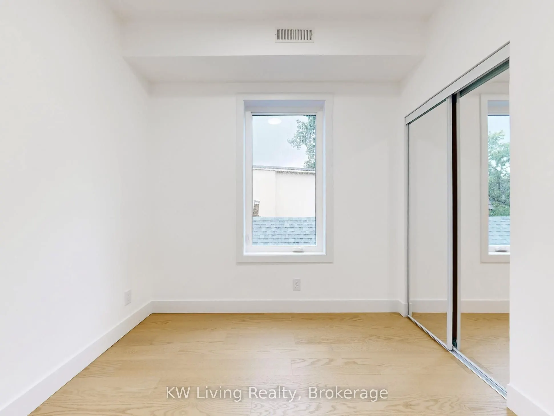52 Vernon Street, #201