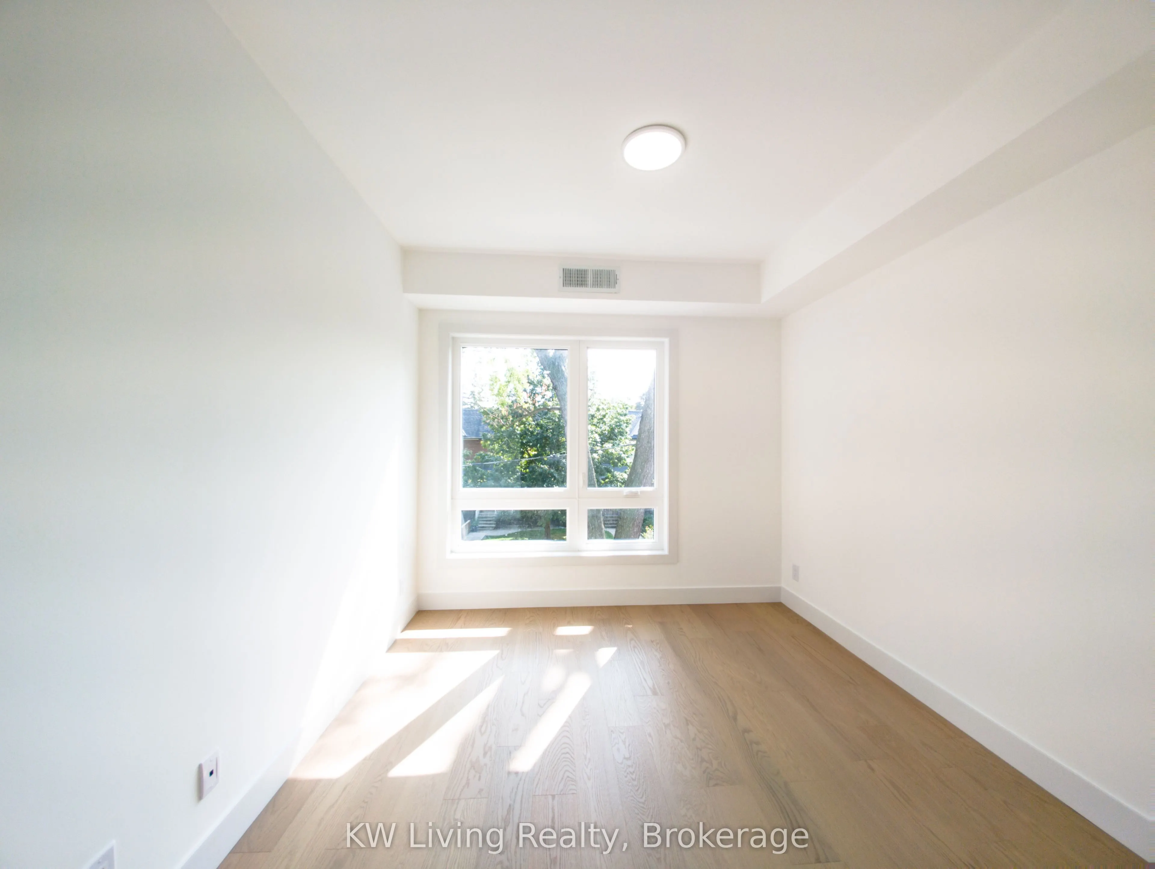 52 Vernon Street, #201