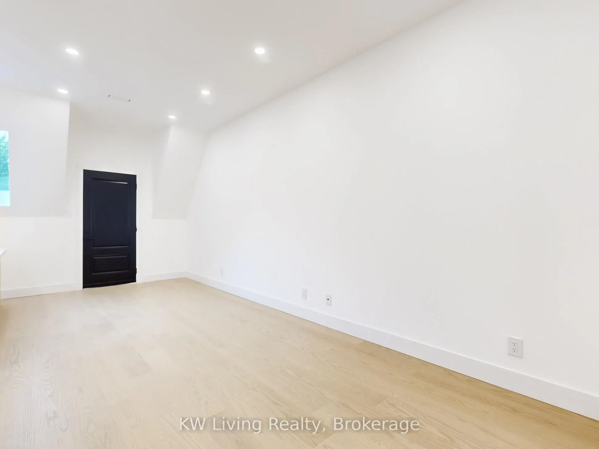 52 Vernon Street, #201