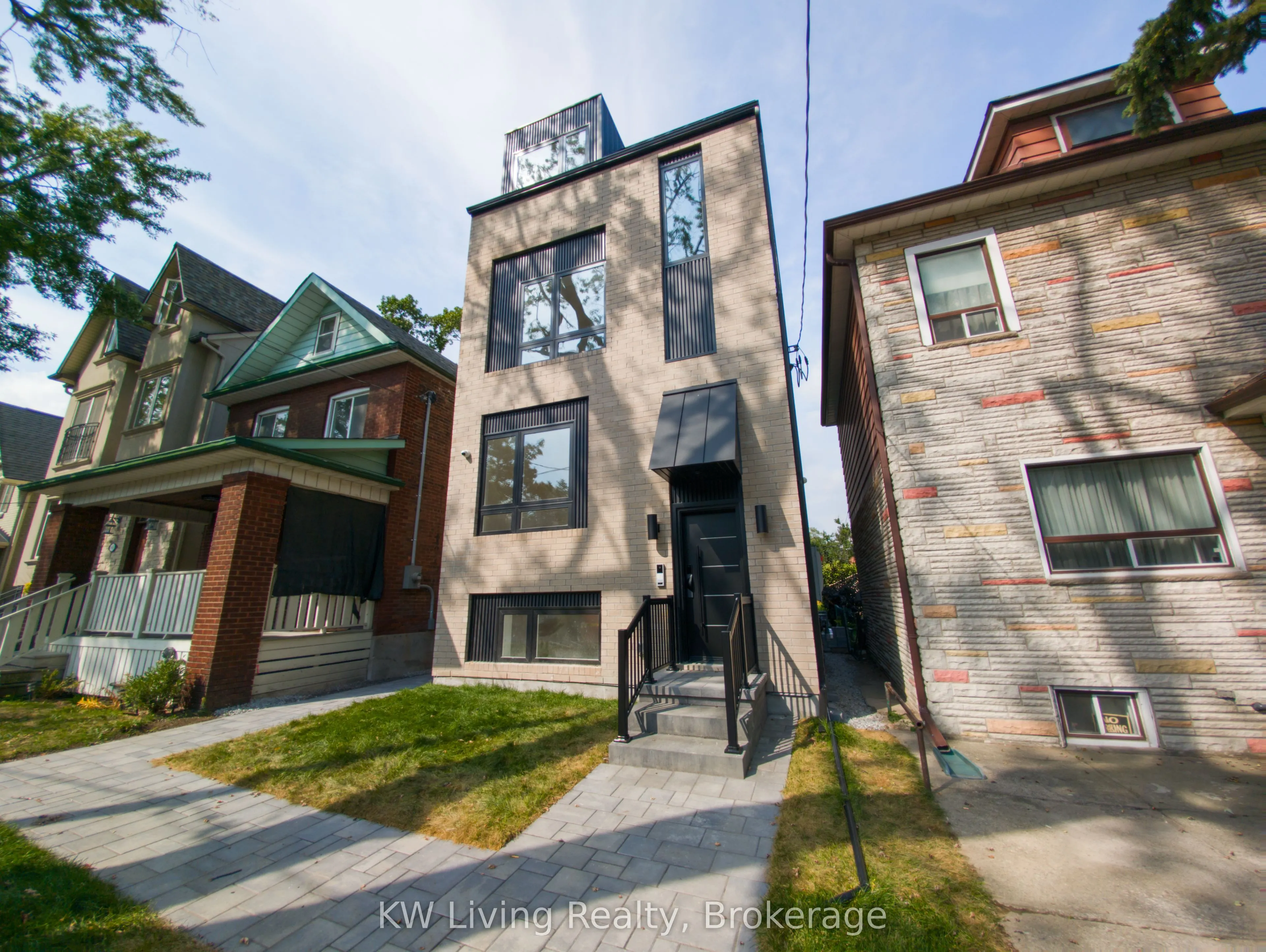 52 Vernon Street, #201