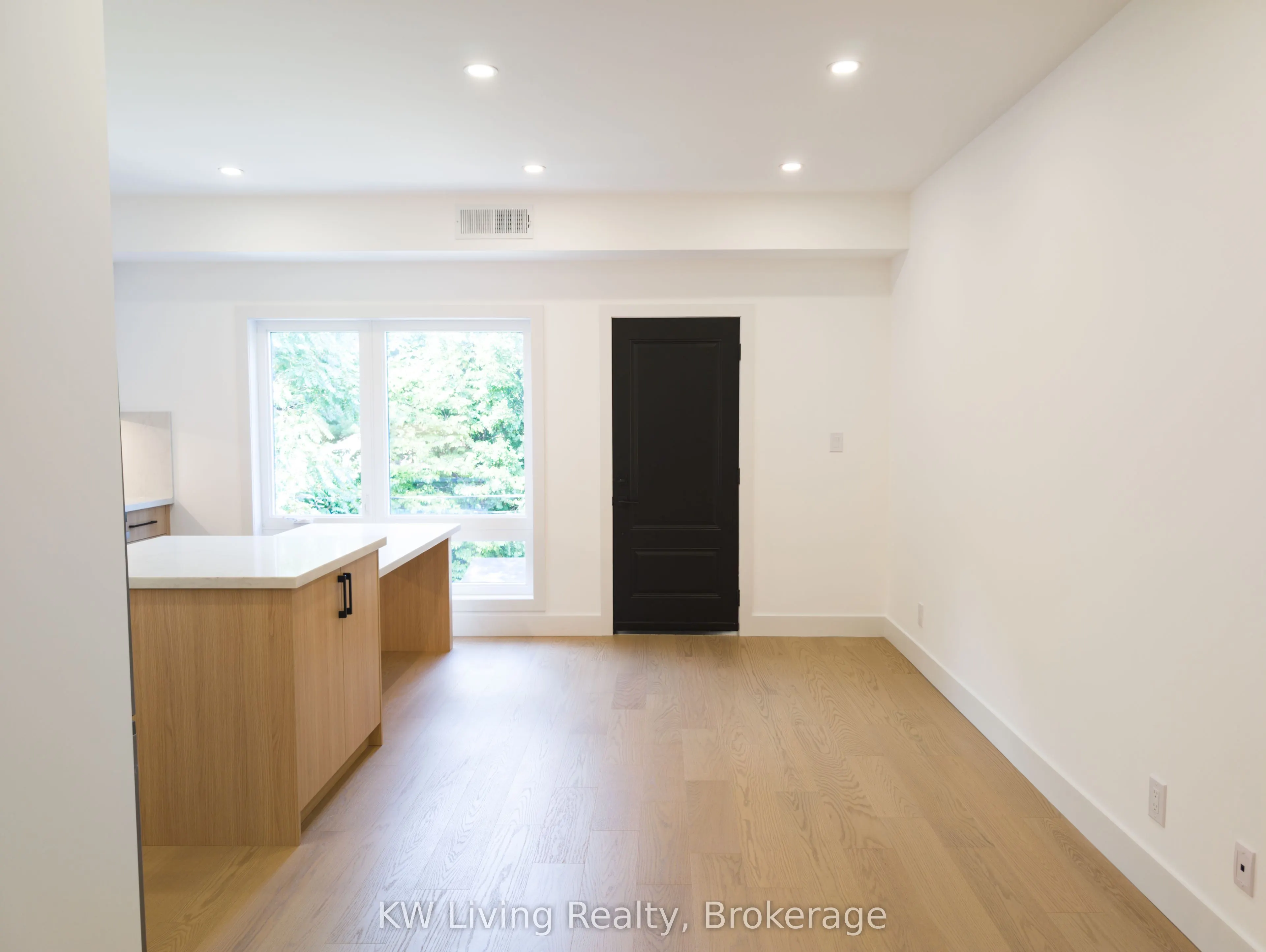 52 Vernon Street, #201