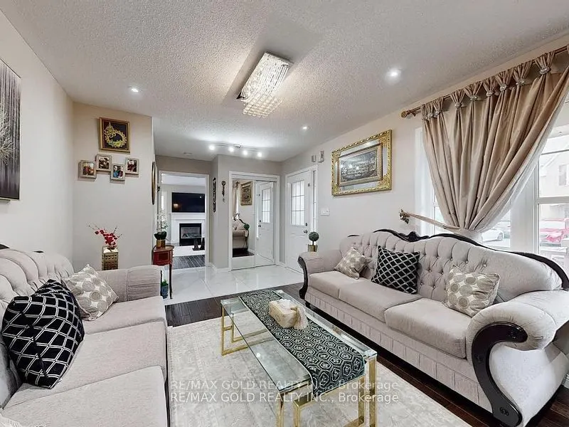 933 Raftis Crescent