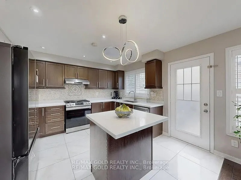 933 Raftis Crescent