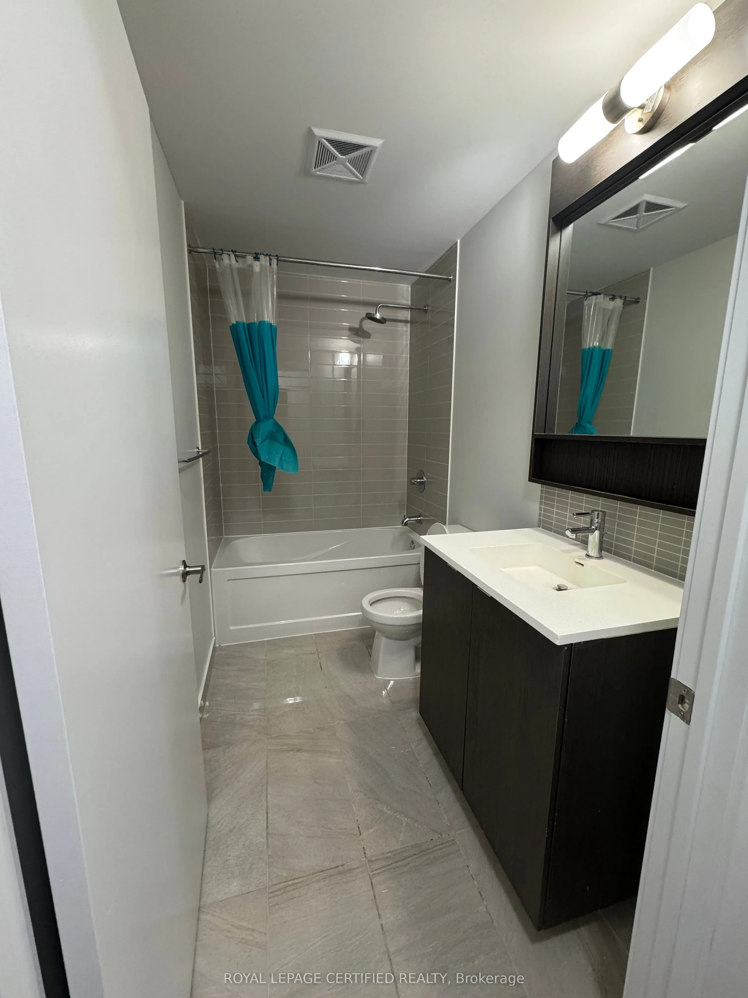 2560 Eglinton Avenue, #911