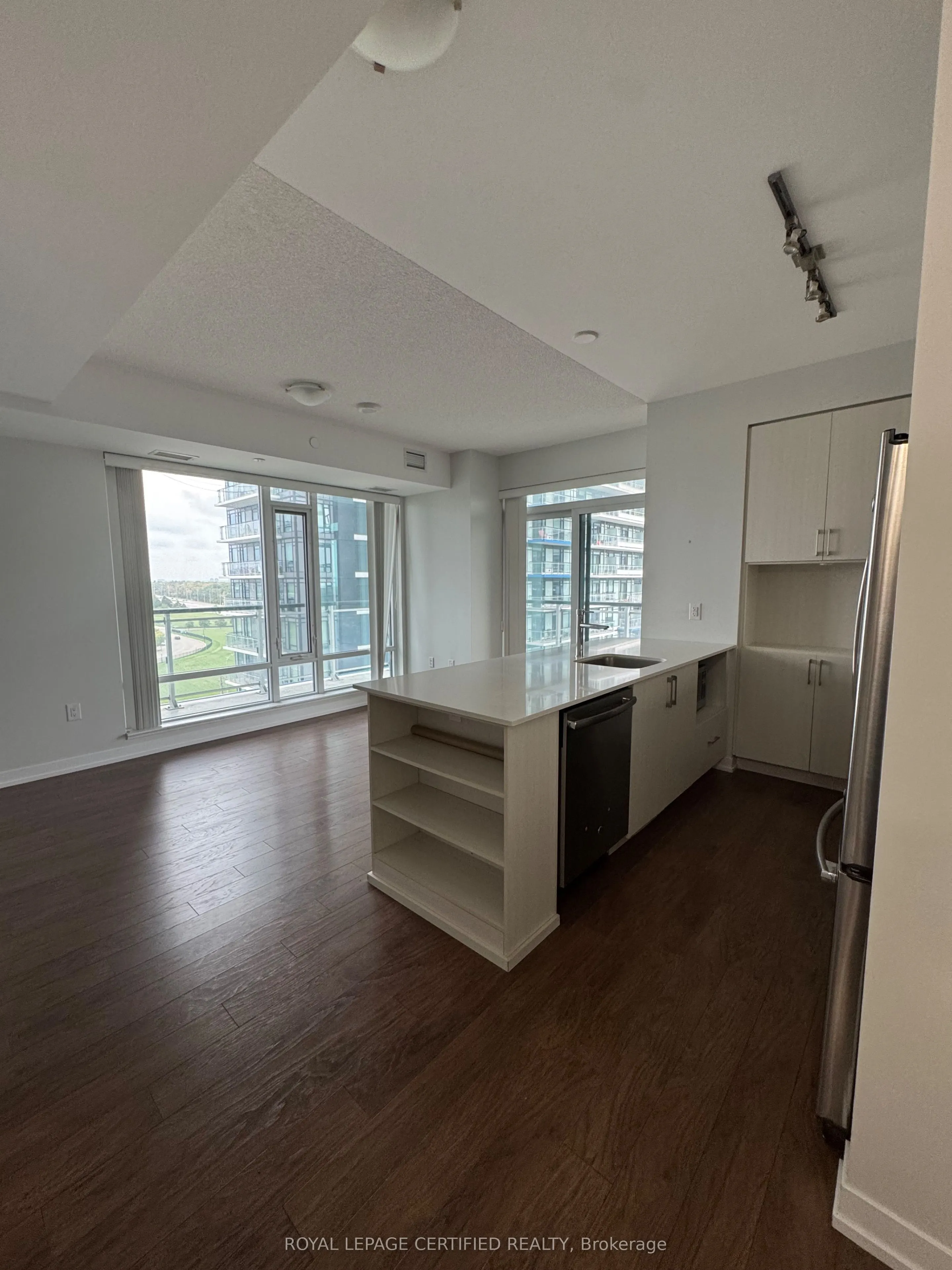 2560 Eglinton Avenue, #911
