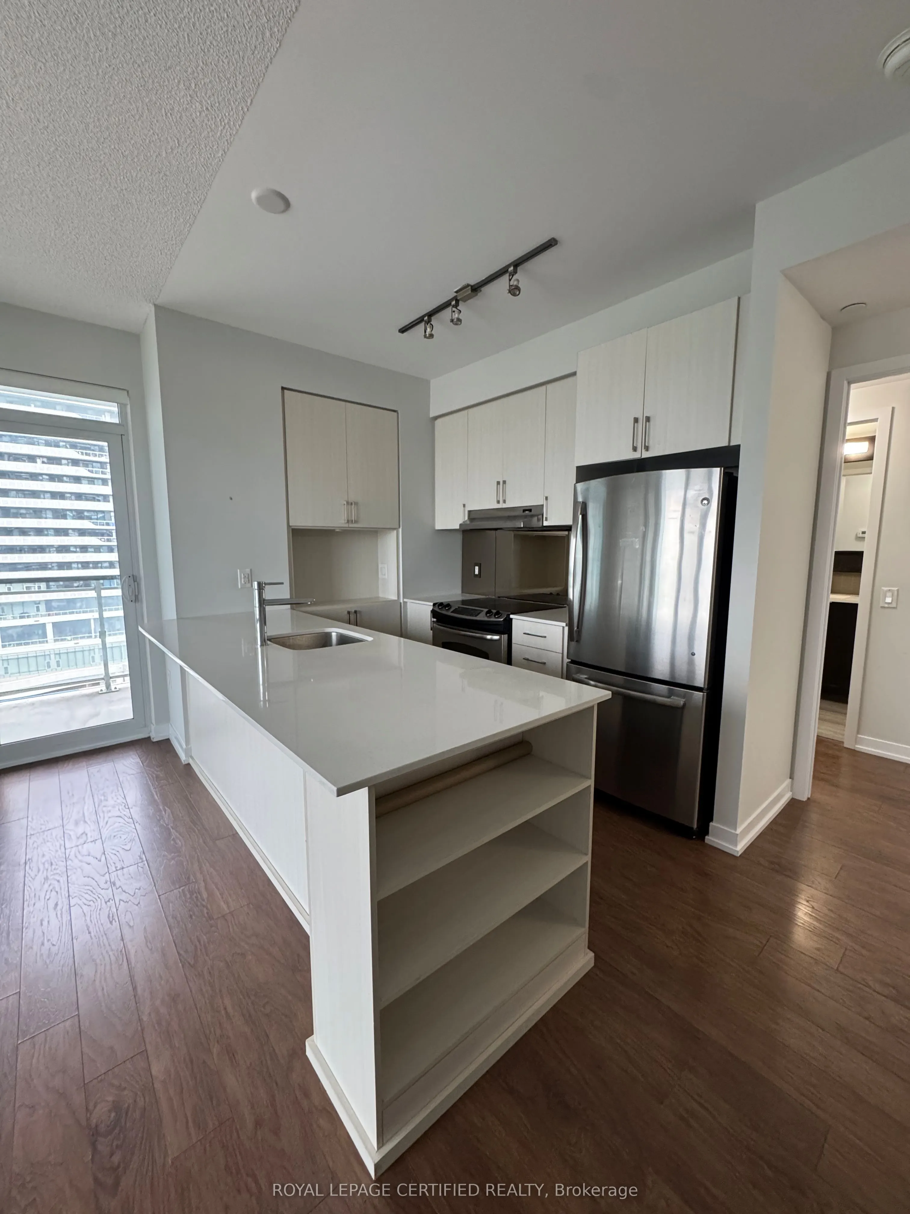 2560 Eglinton Avenue, #911