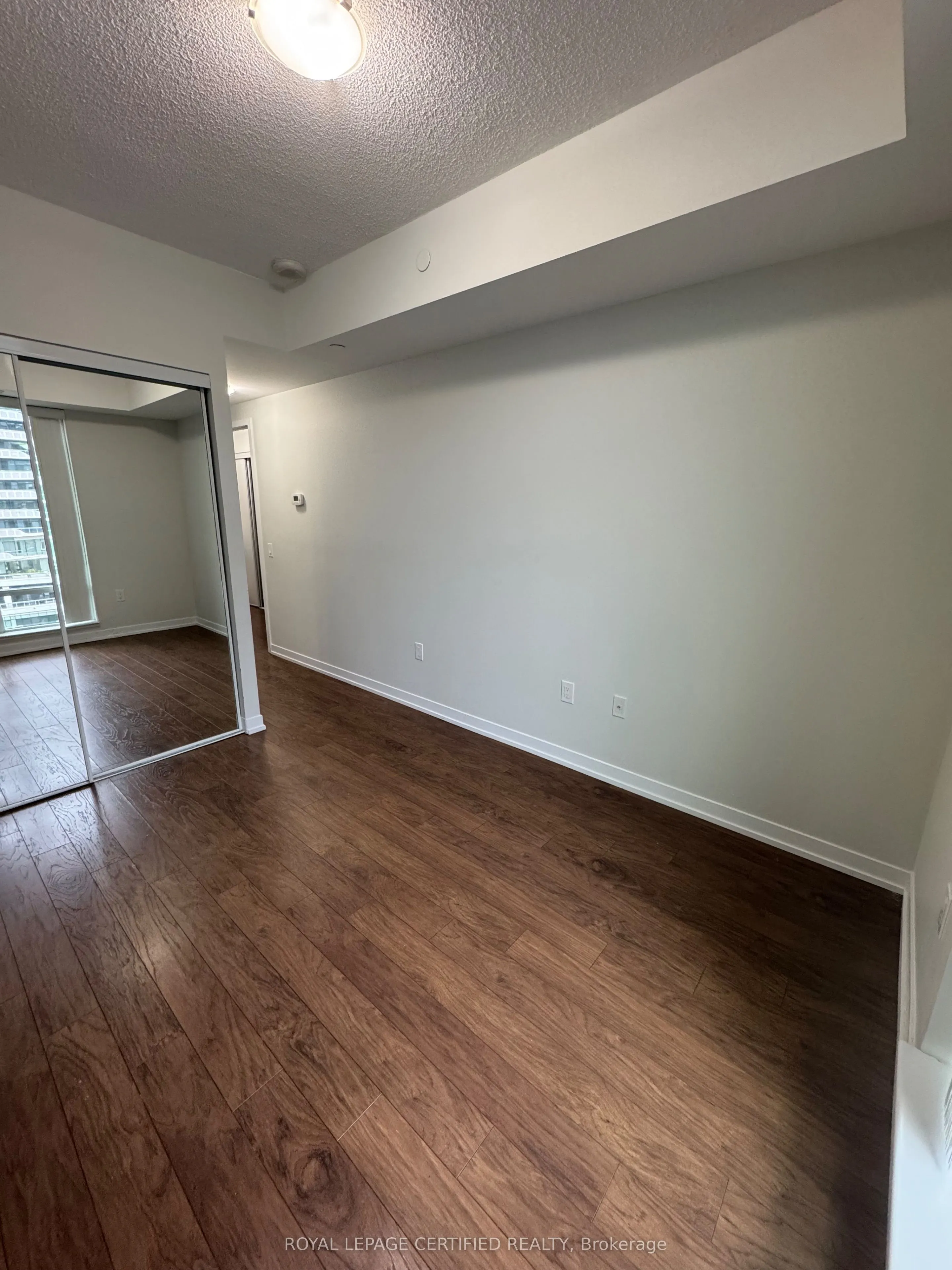 2560 Eglinton Avenue, #911