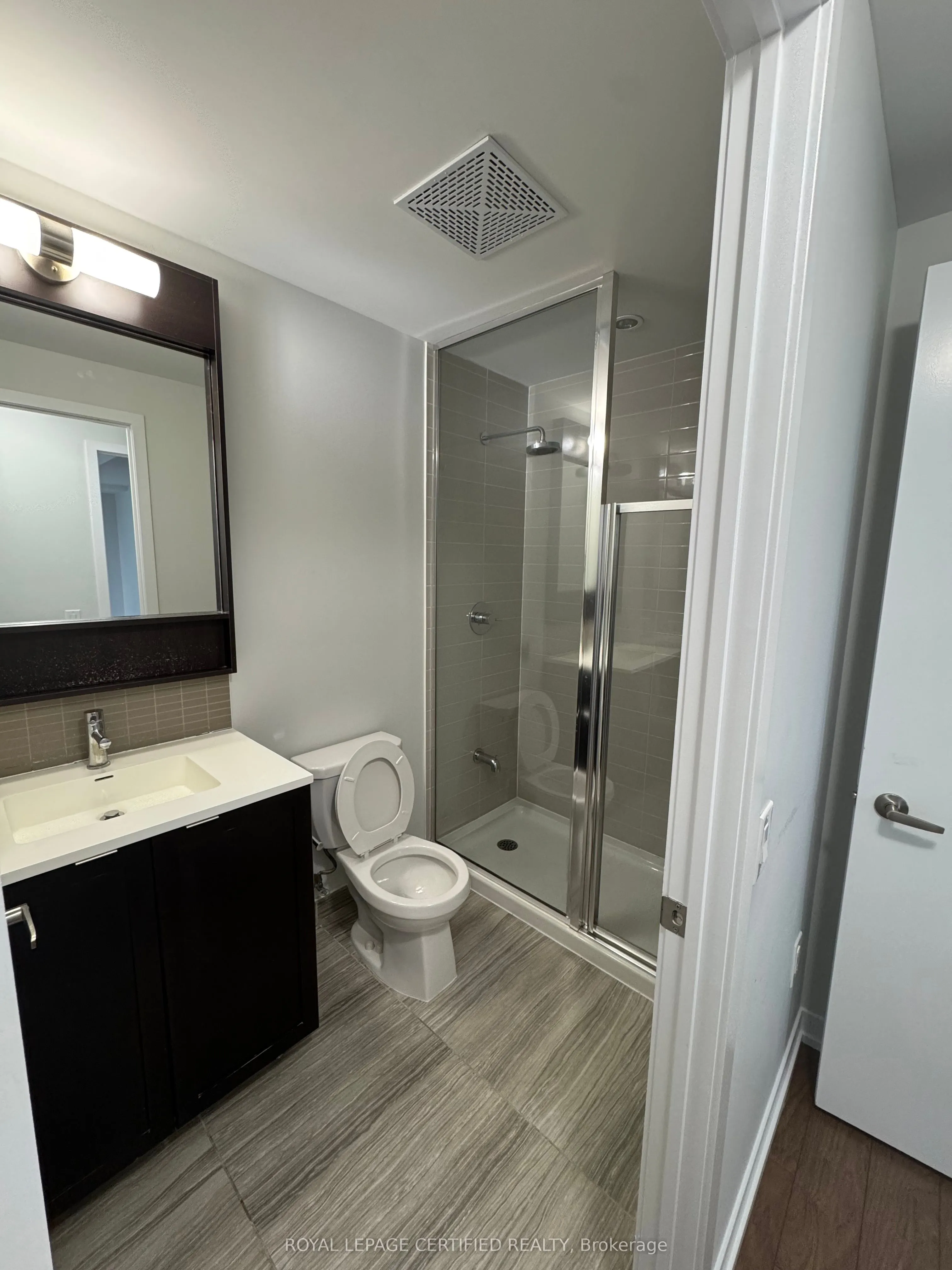 2560 Eglinton Avenue, #911