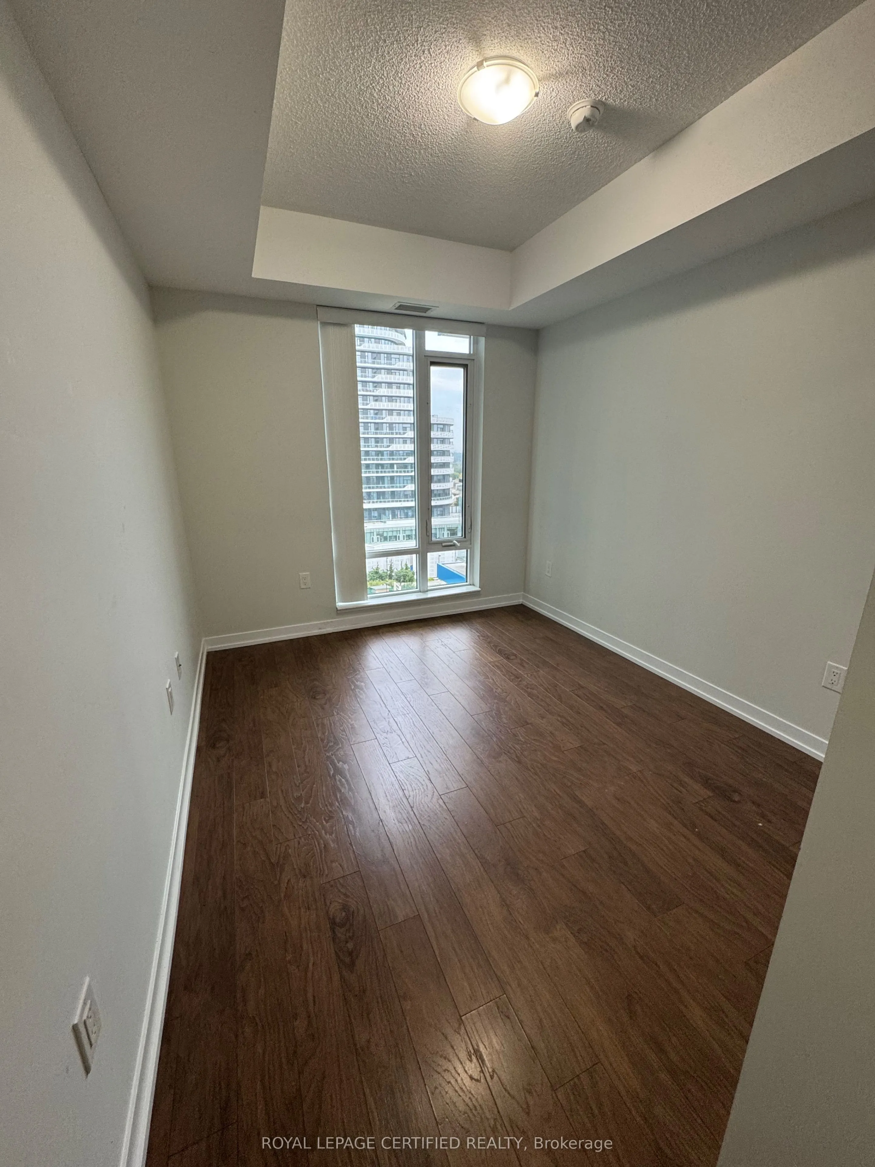 2560 Eglinton Avenue, #911