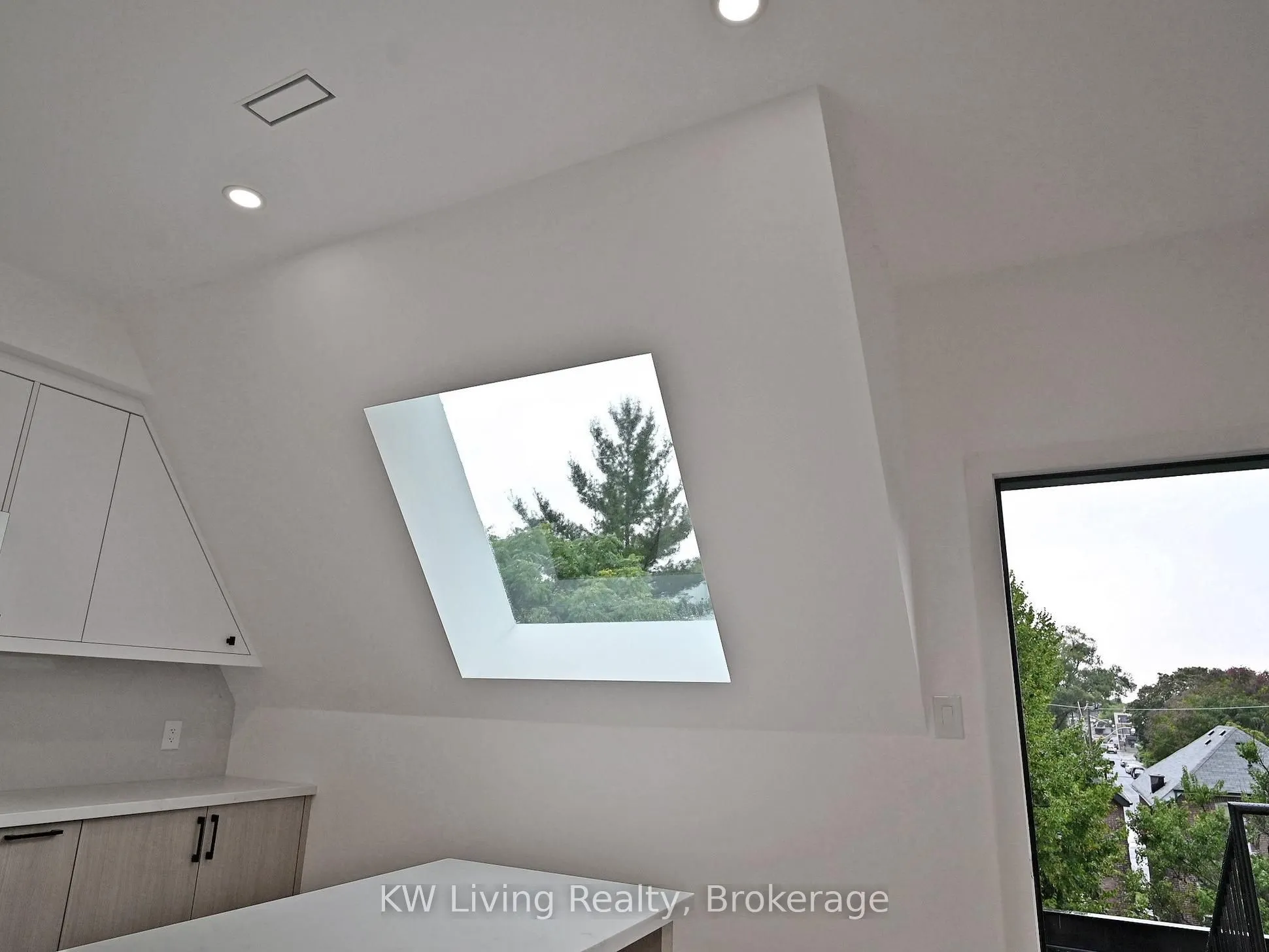 52 Vernon Street, #PH
