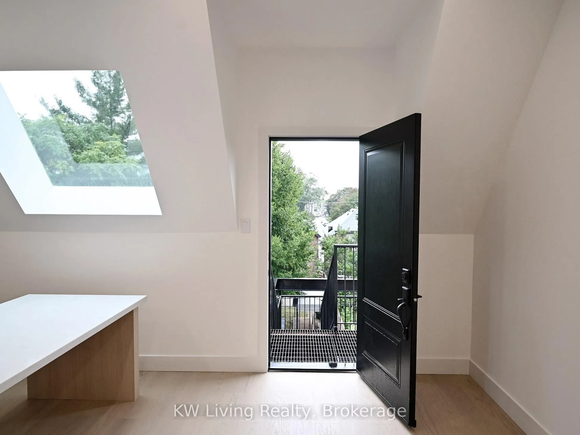 52 Vernon Street, #PH