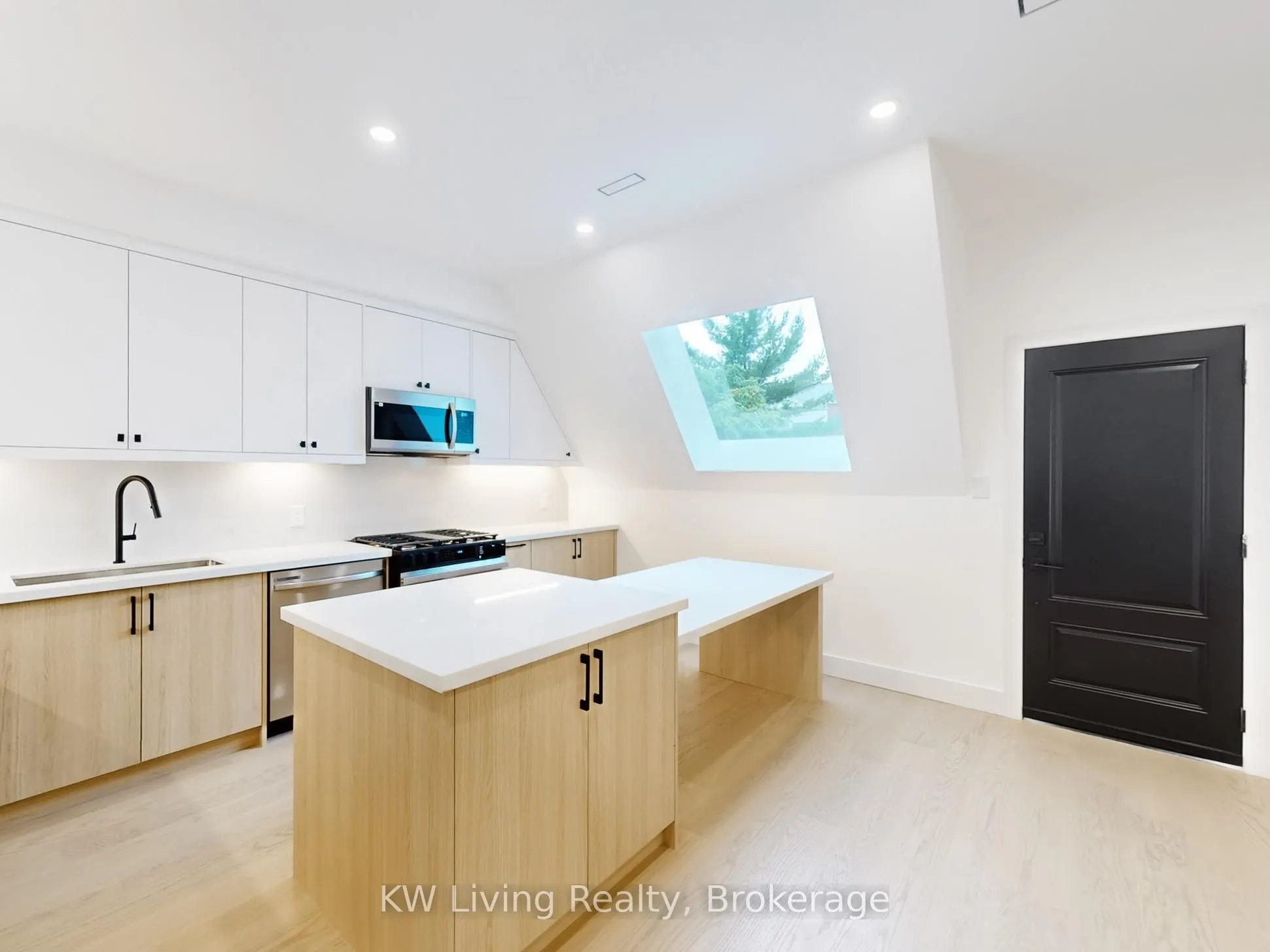 52 Vernon Street, #PH