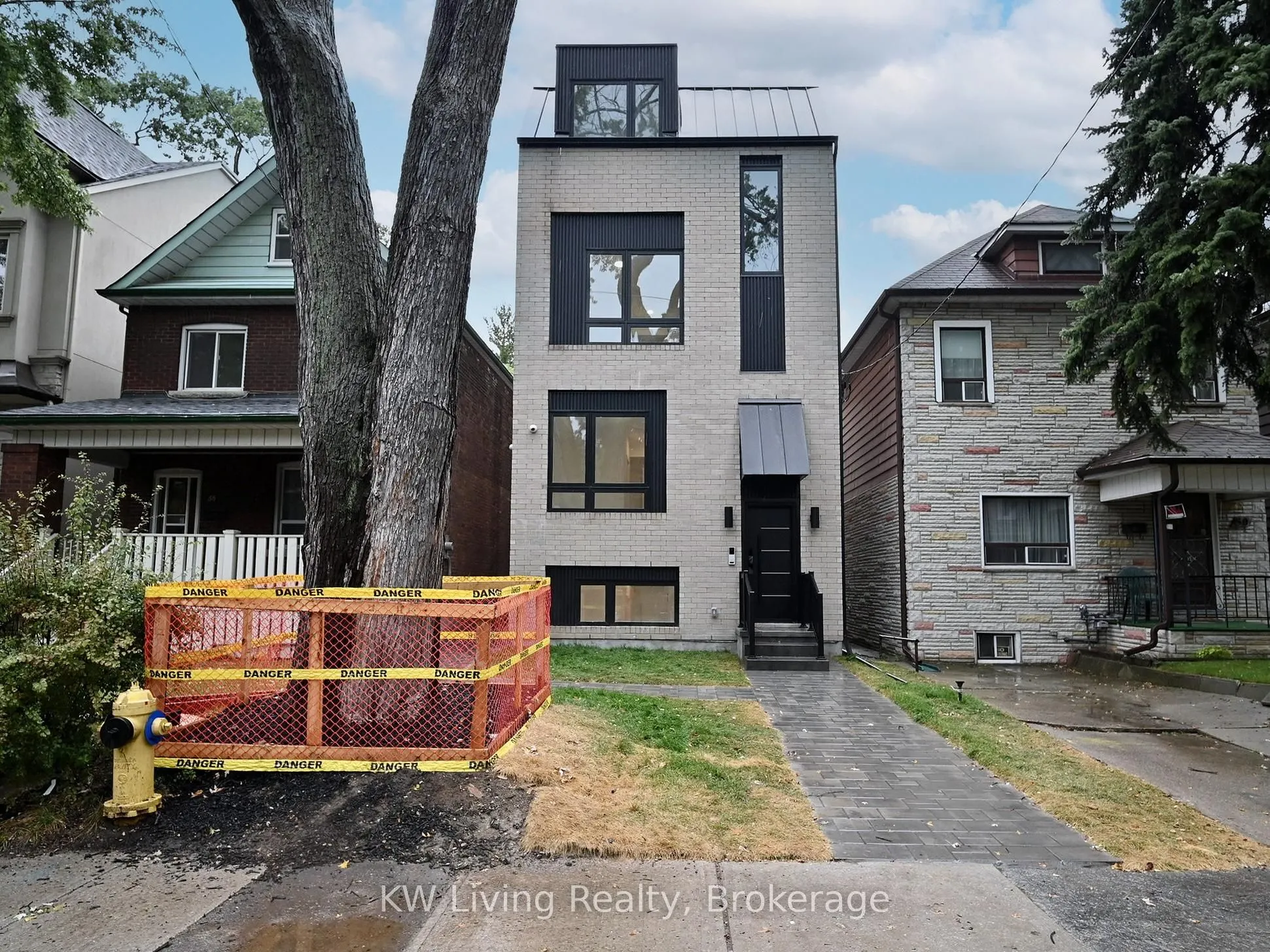 52 Vernon Street, #PH