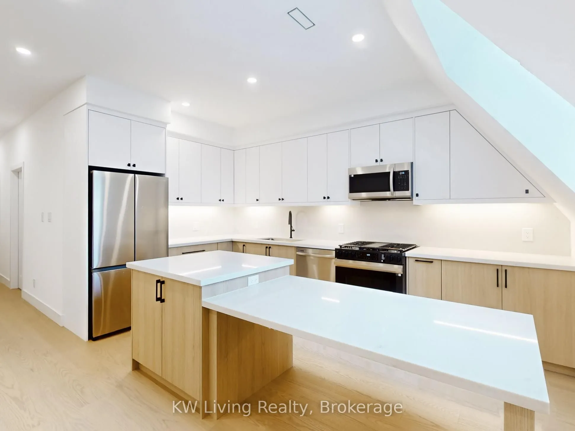 52 Vernon Street, #PH