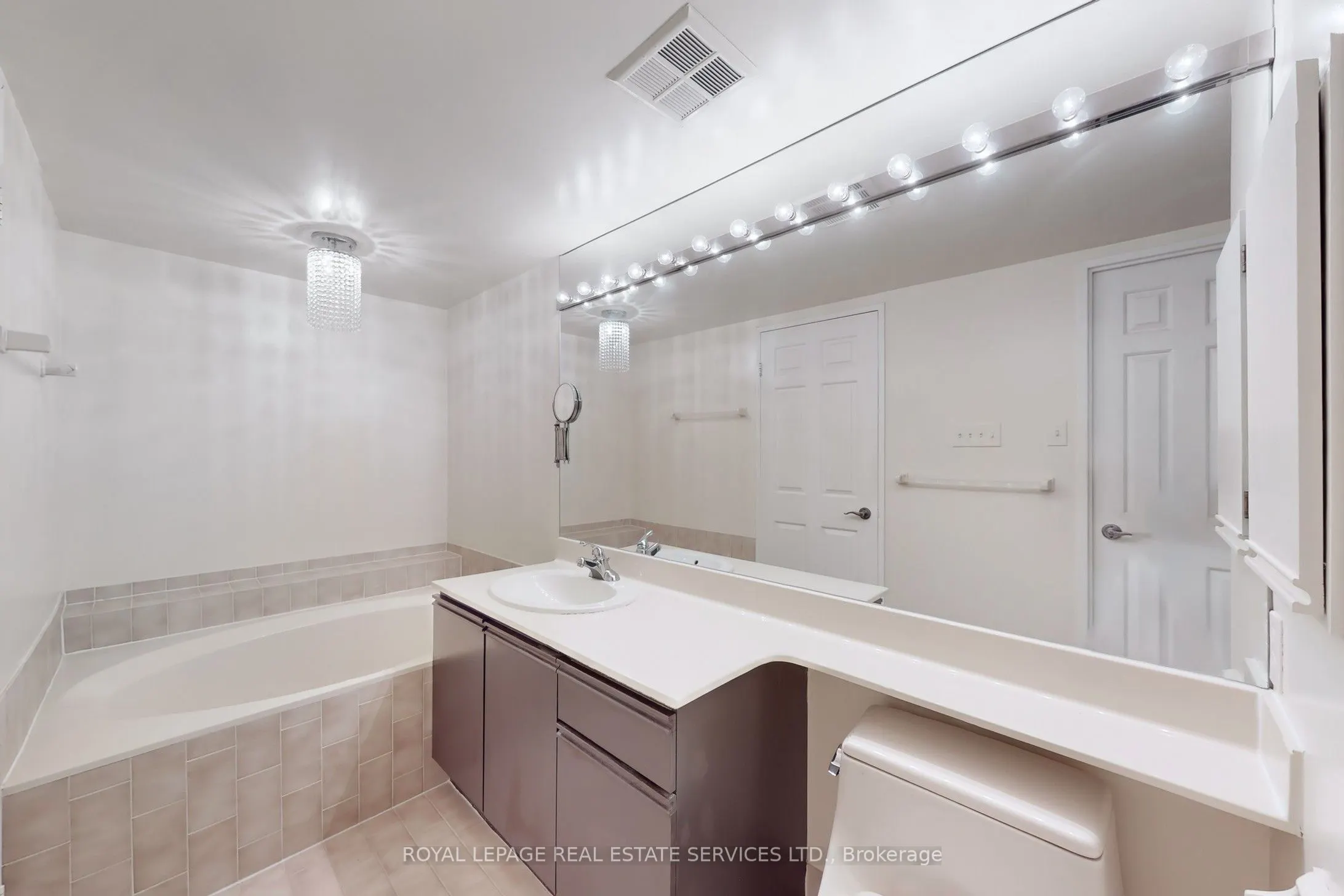 1300 Islington Avenue, #304