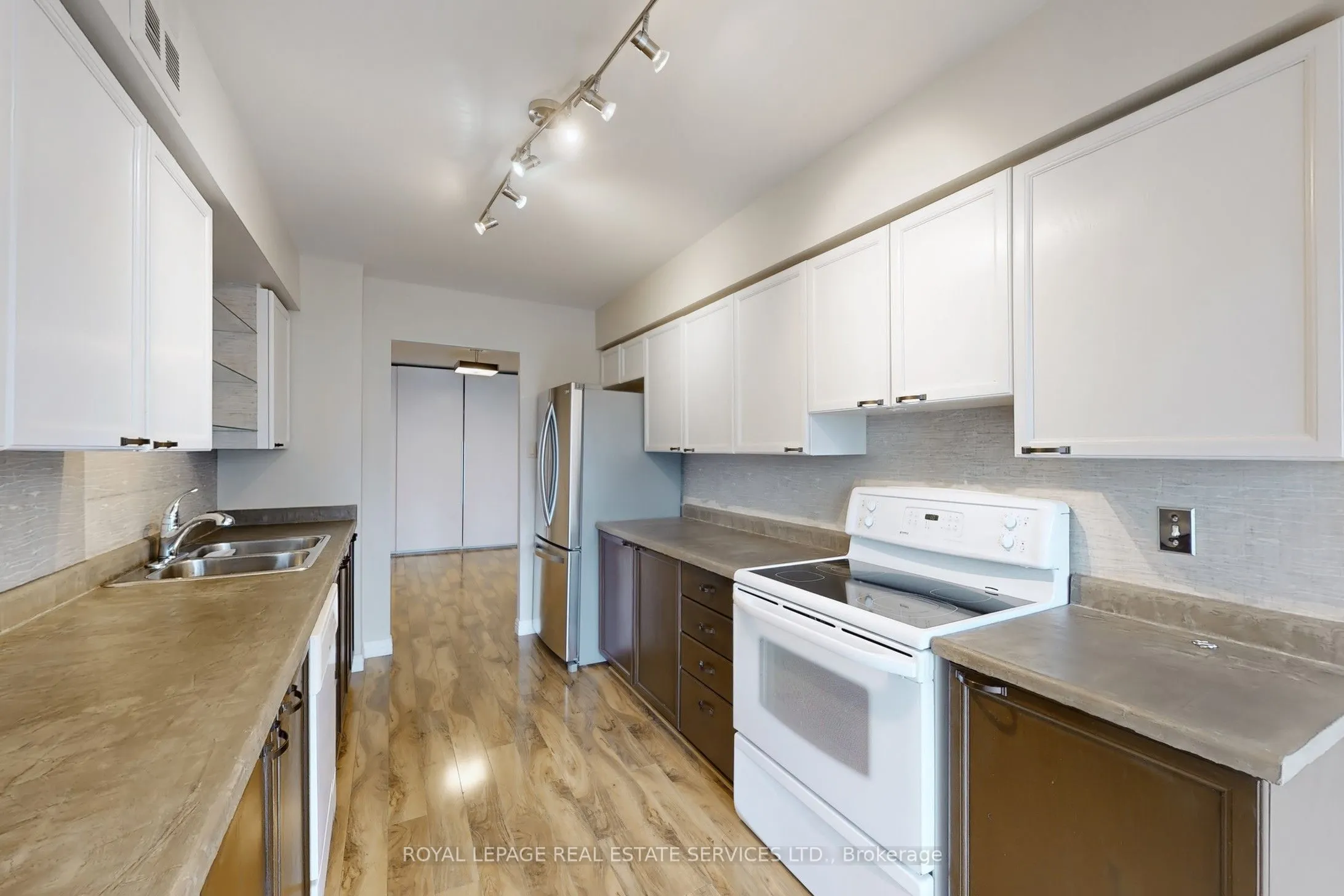 1300 Islington Avenue, #304