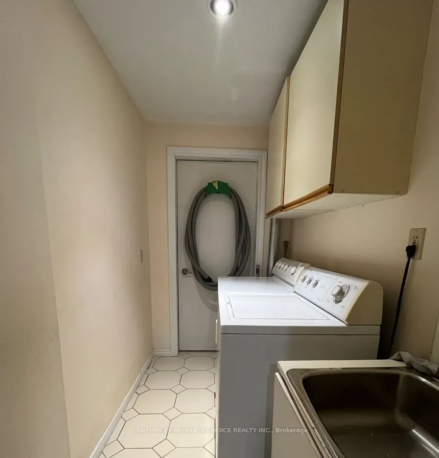 4494 Idlewilde Crescent, #Lower