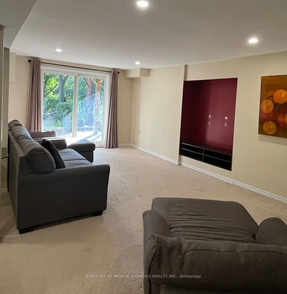 4494 Idlewilde Crescent, #Lower