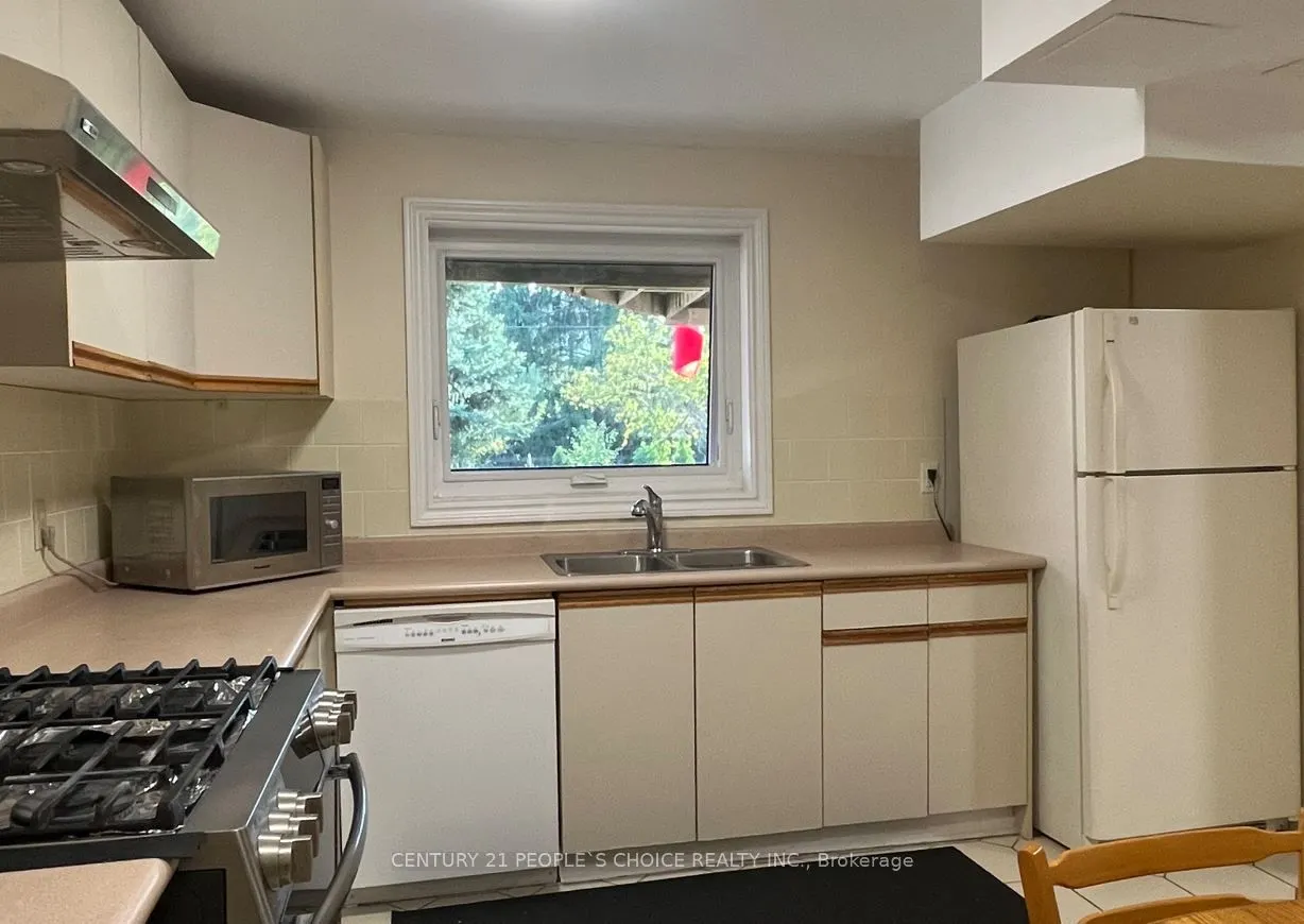 4494 Idlewilde Crescent, #Lower