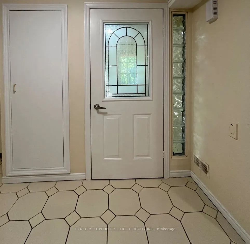 4494 Idlewilde Crescent, #Lower