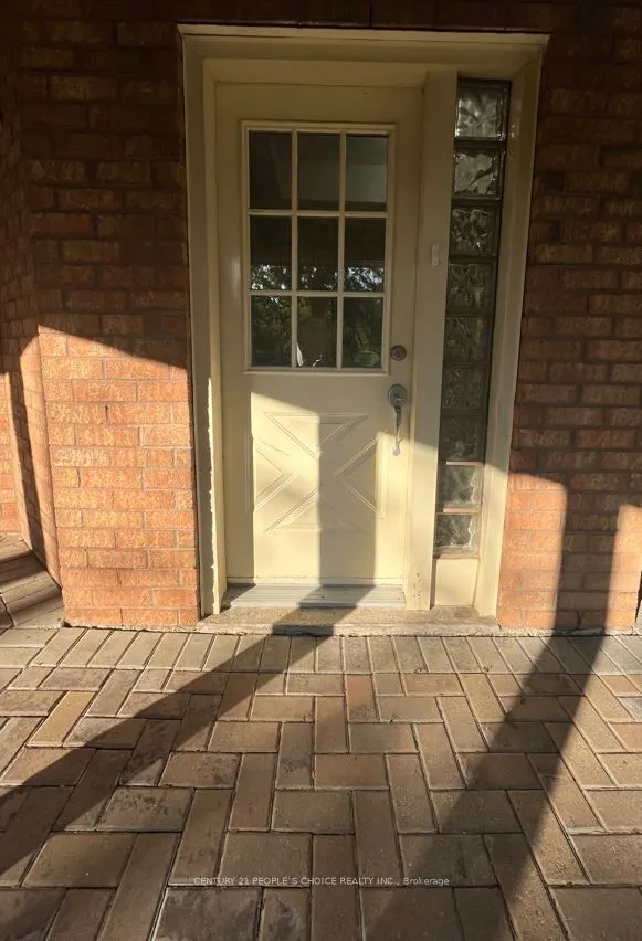 4494 Idlewilde Crescent, #Lower
