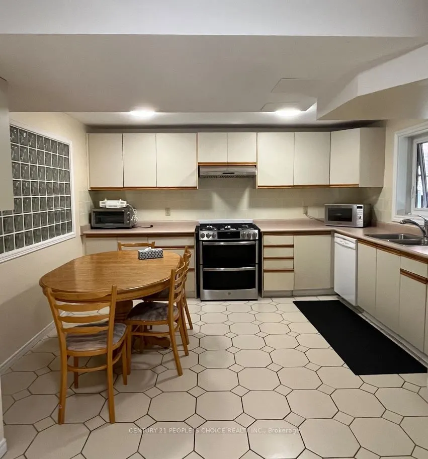 4494 Idlewilde Crescent, #Lower