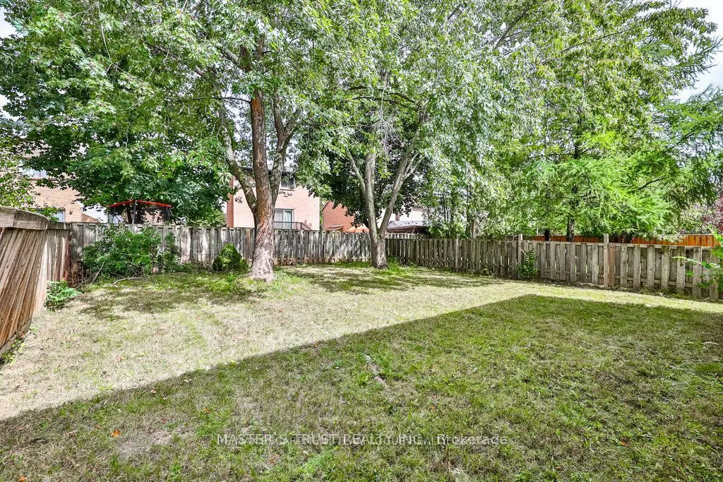 4225 Treetop Crescent
