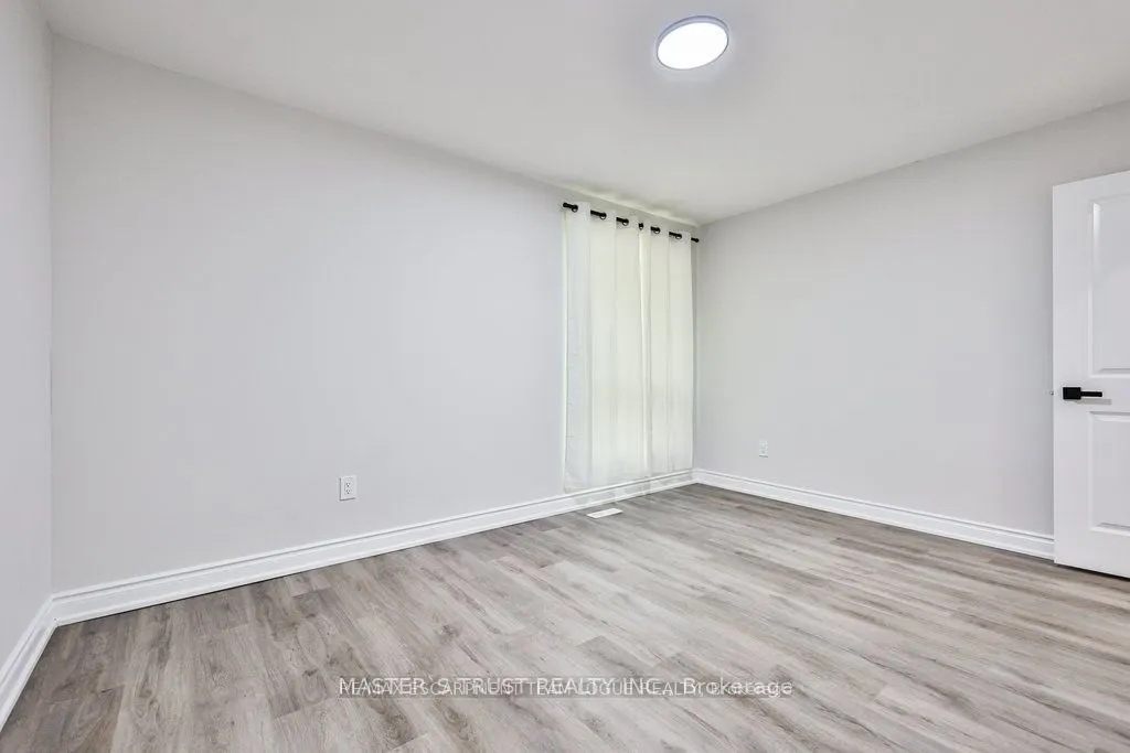 4225 Treetop Crescent