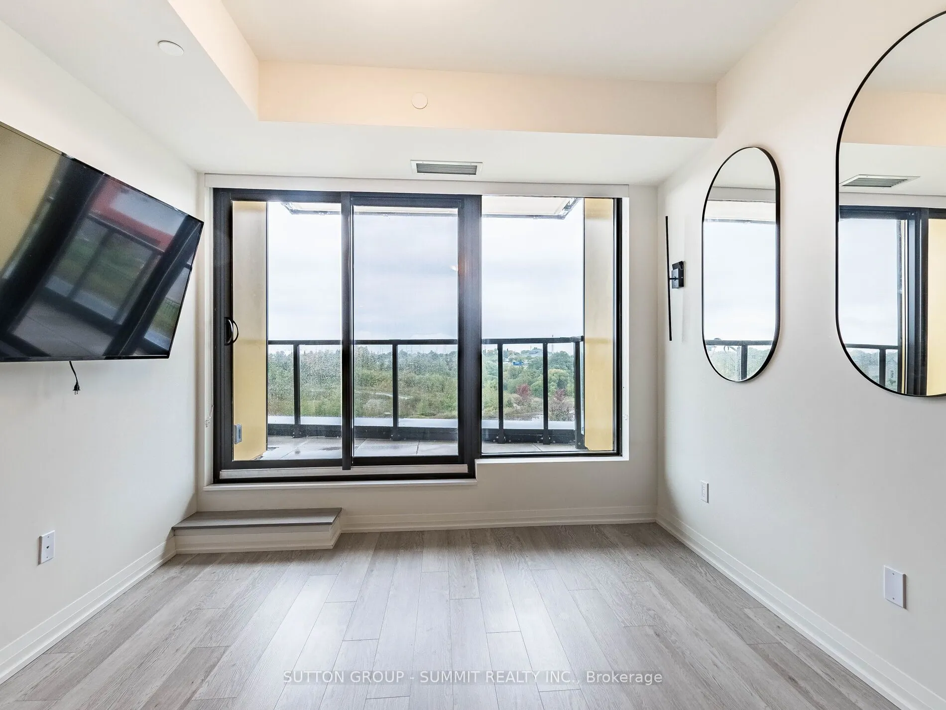 1415 Dundas Street E, #209