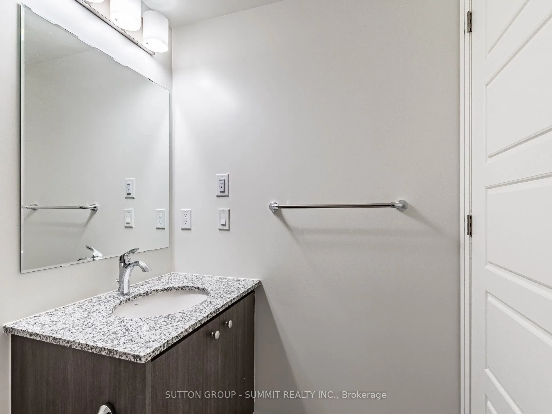 1415 Dundas Street E, #209