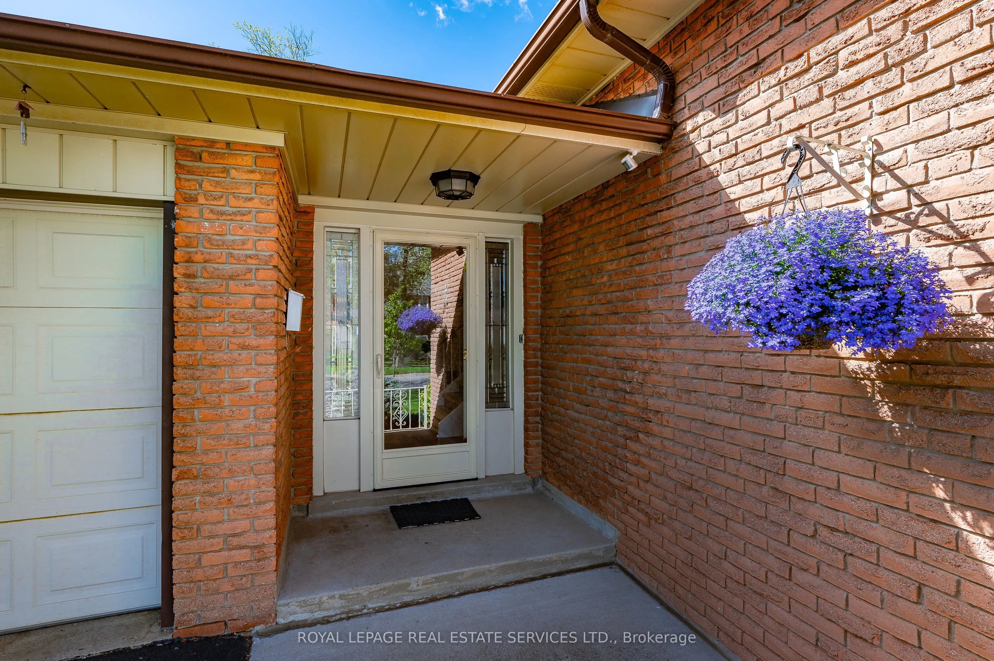 2277 Wyandotte Drive