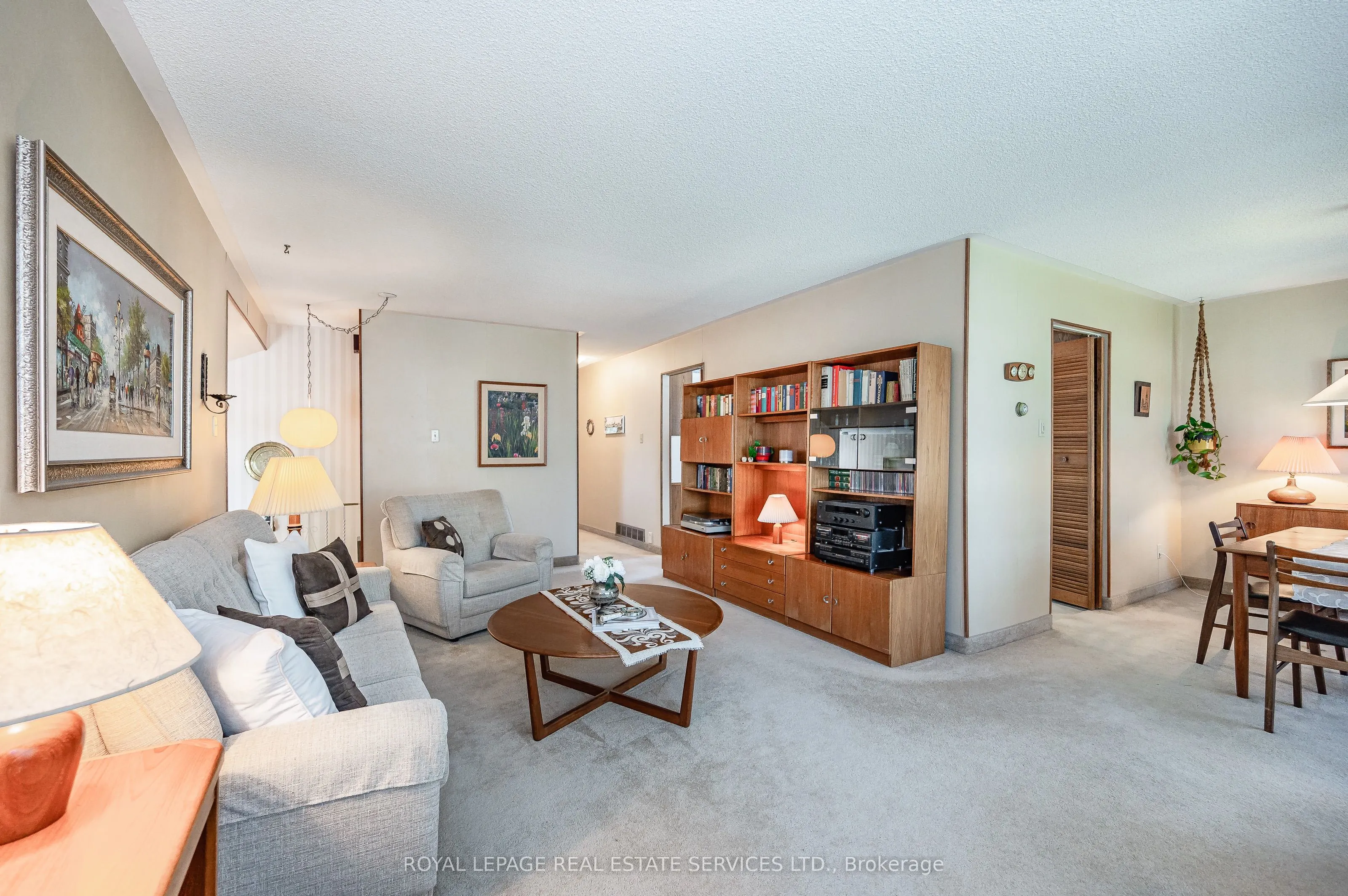 2277 Wyandotte Drive
