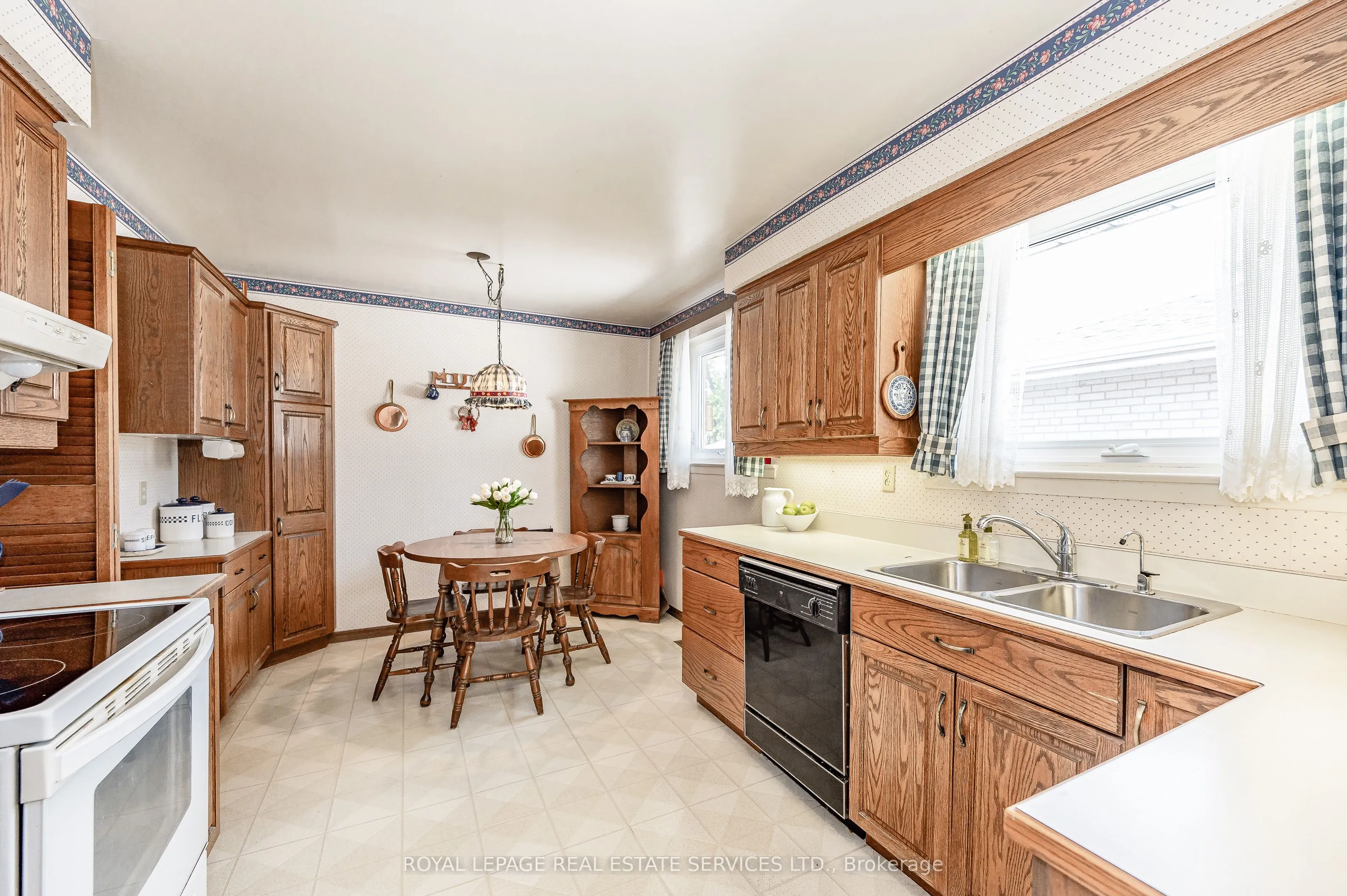 2277 Wyandotte Drive