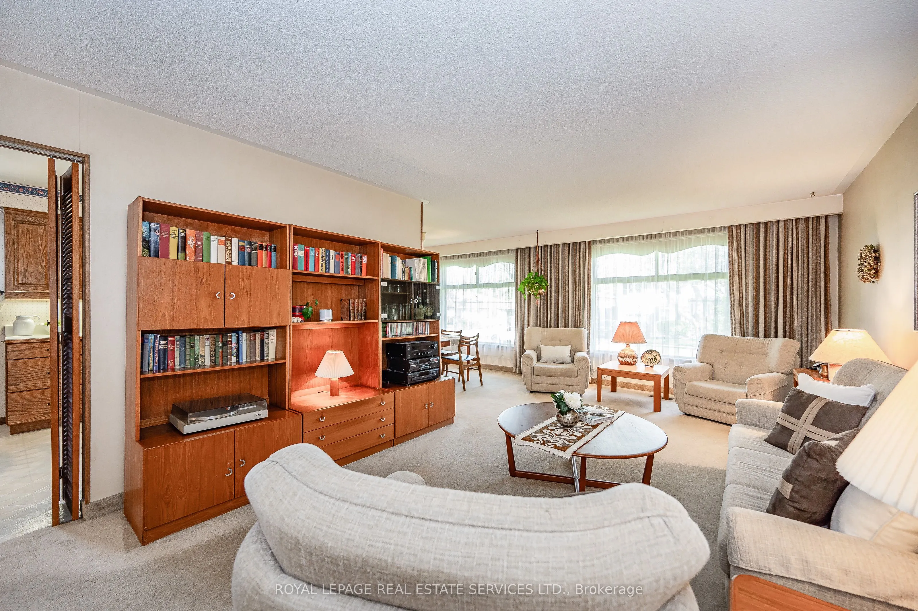 2277 Wyandotte Drive